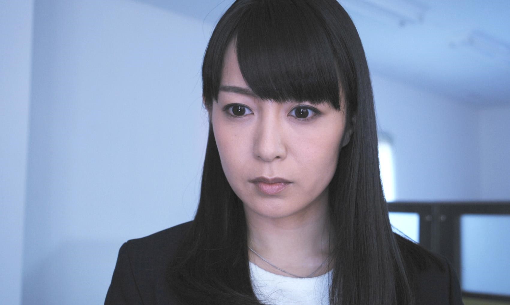七海奈奈在《可愛惡魔》飾演性感人妻，有多場裸露戲。（暗光鳥電影院提供）