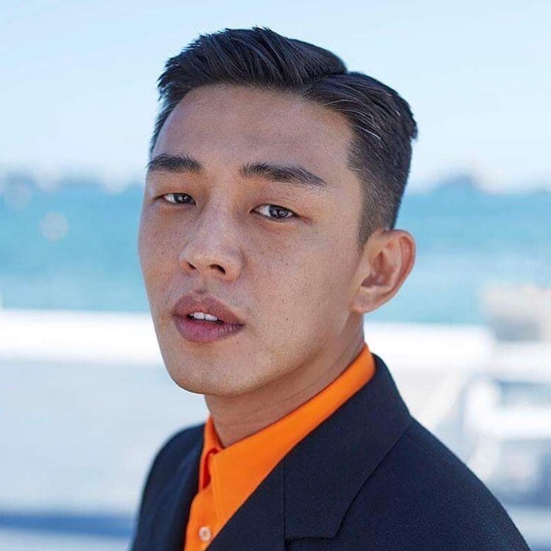 影帝劉亞仁曾以本名客串《太陽的後裔》的銀行員角色。（翻攝自劉亞仁IG）