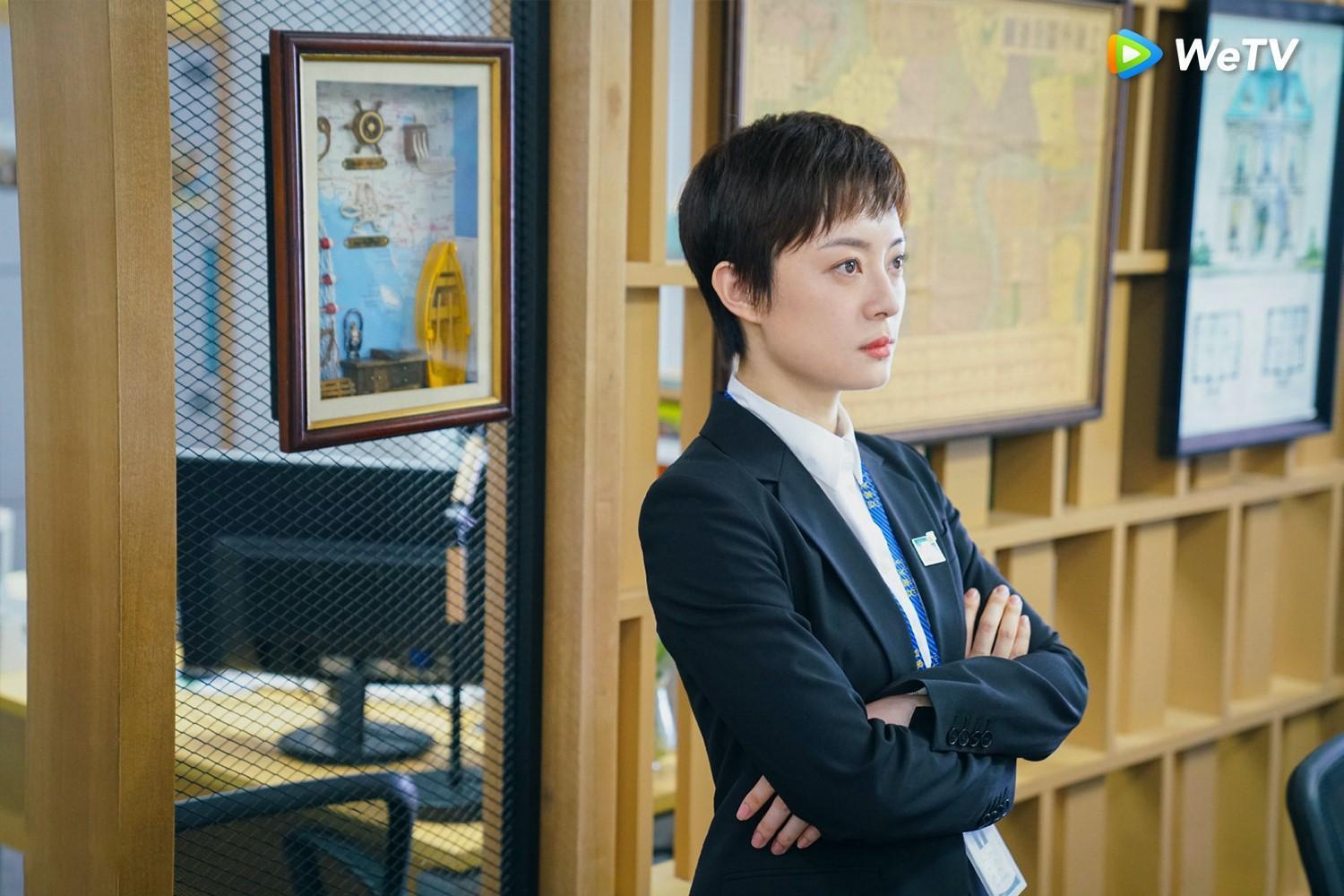 孫儷在《安家》霸氣全開,收服問題員工。(WeTV提供)