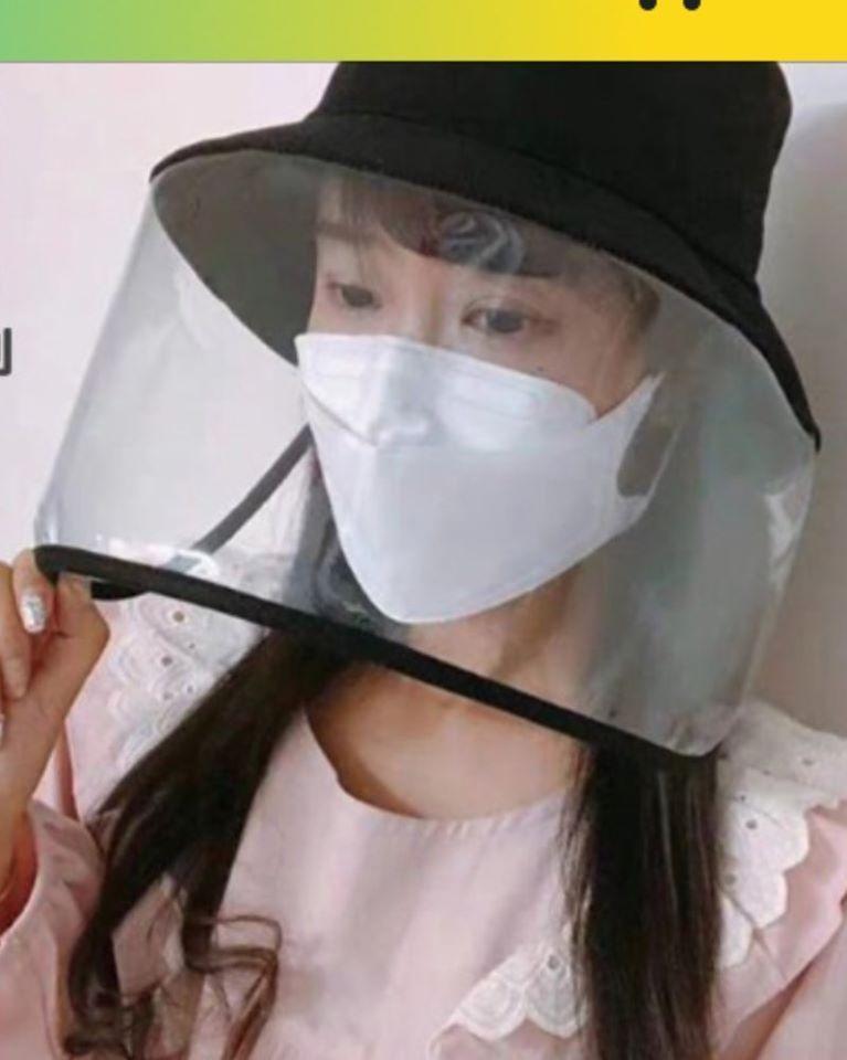 林隆璇早在18日曾放上類似漁夫帽示意圖,不料過幾日卻穿戴出門。(翻攝林隆璇臉書)
