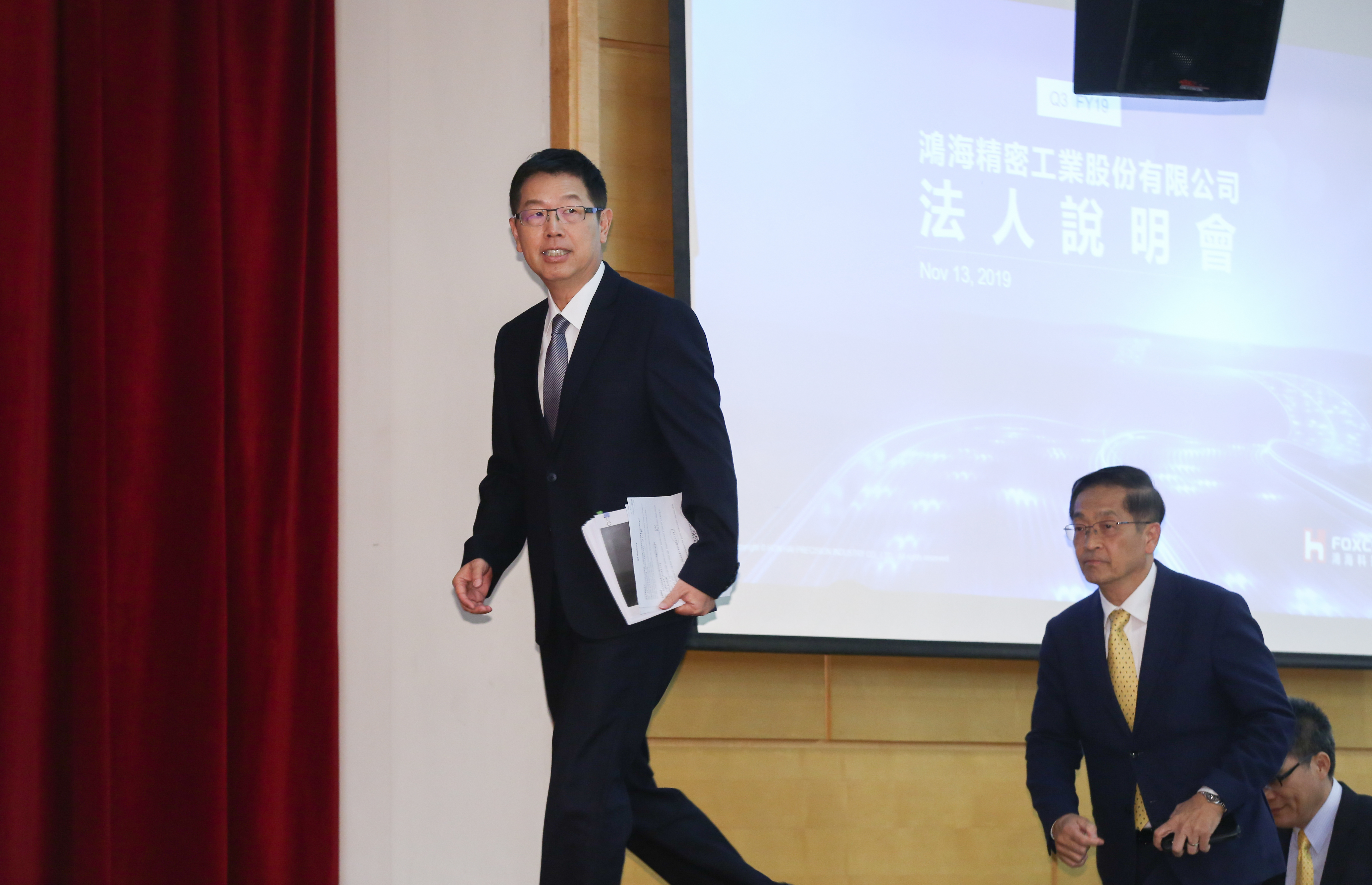 鴻海董事長劉揚偉今年首場法說會提前，主要是因應新冠病毒肺炎防疫需求，因此採電話會議方式進行。