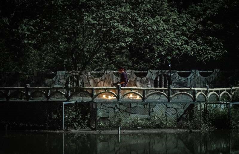 《女鬼橋》中的橋並非在原來校園中拍攝，但場景卻更符合影片氣氛。（傳影互動提供）