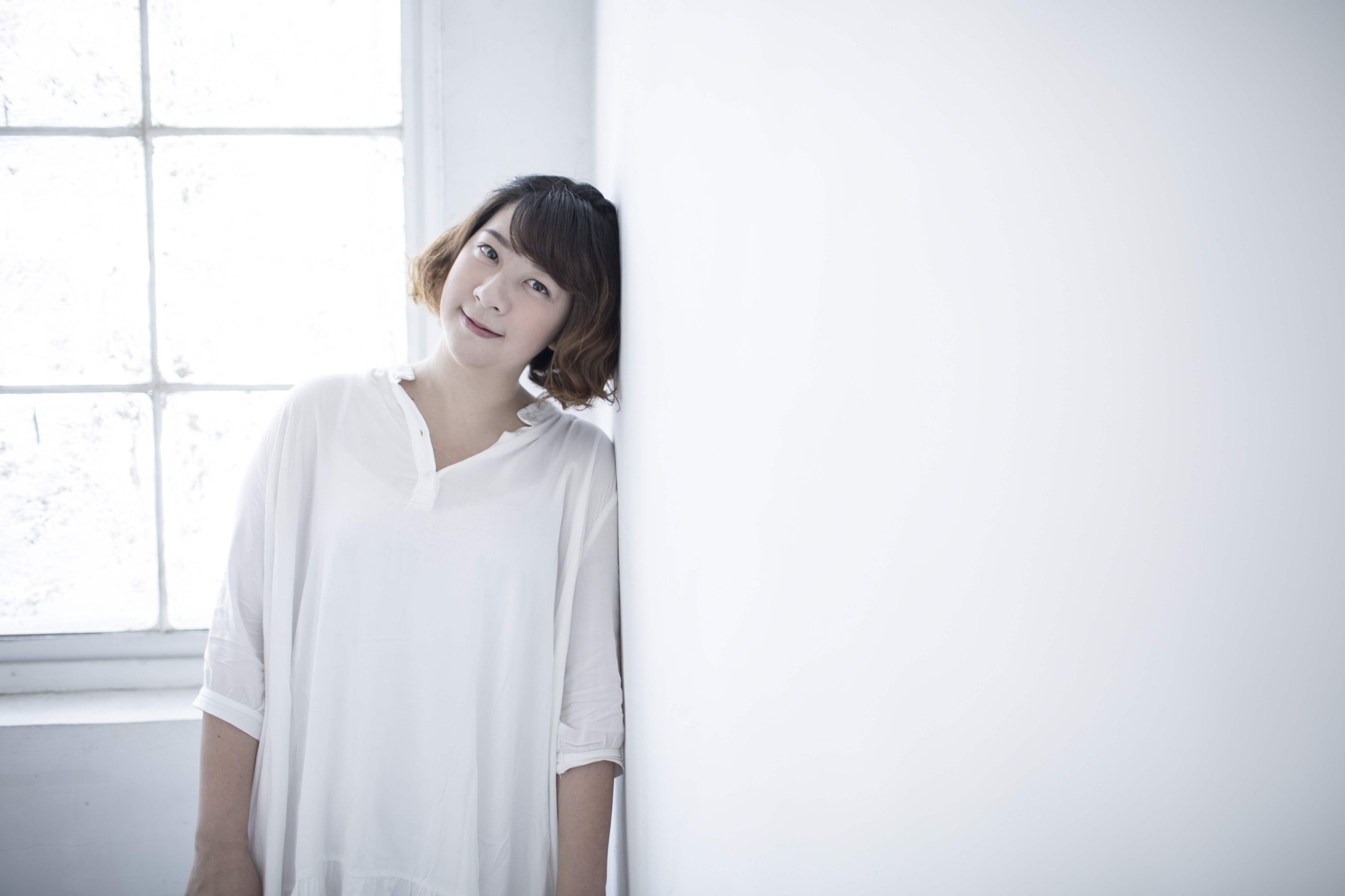 以前念音樂班，之後捨棄父母安排的音樂老師之路。會不會後悔？她說過得好像真的沒有當音樂老師安逸，但很享受。（鏡文學提供）