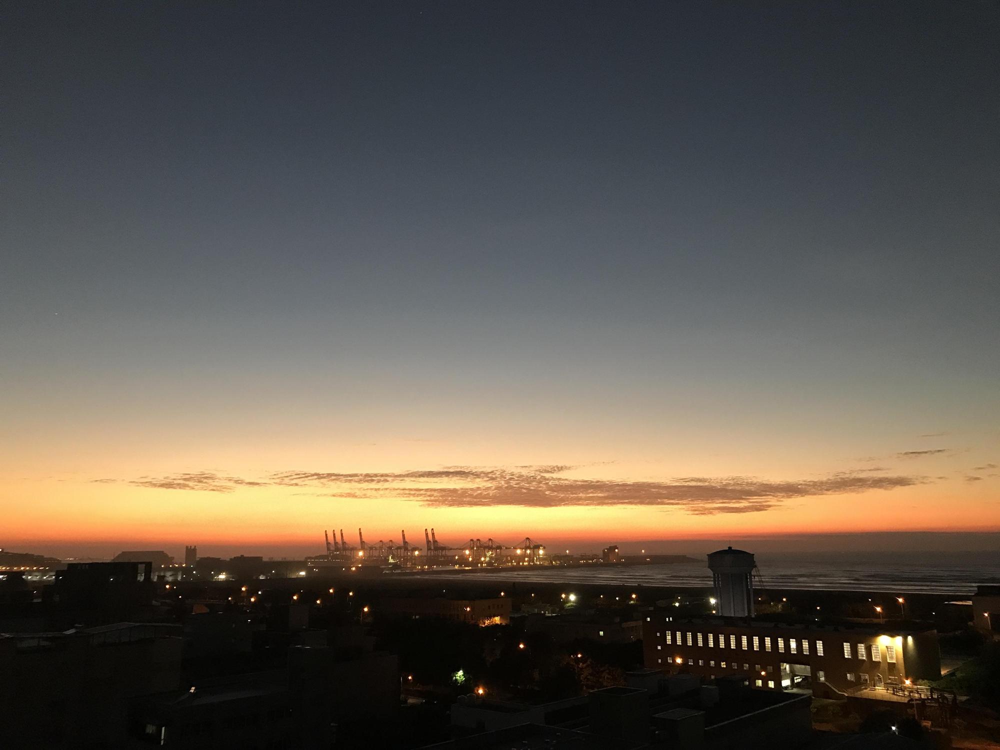 李明川八里房的夜景。