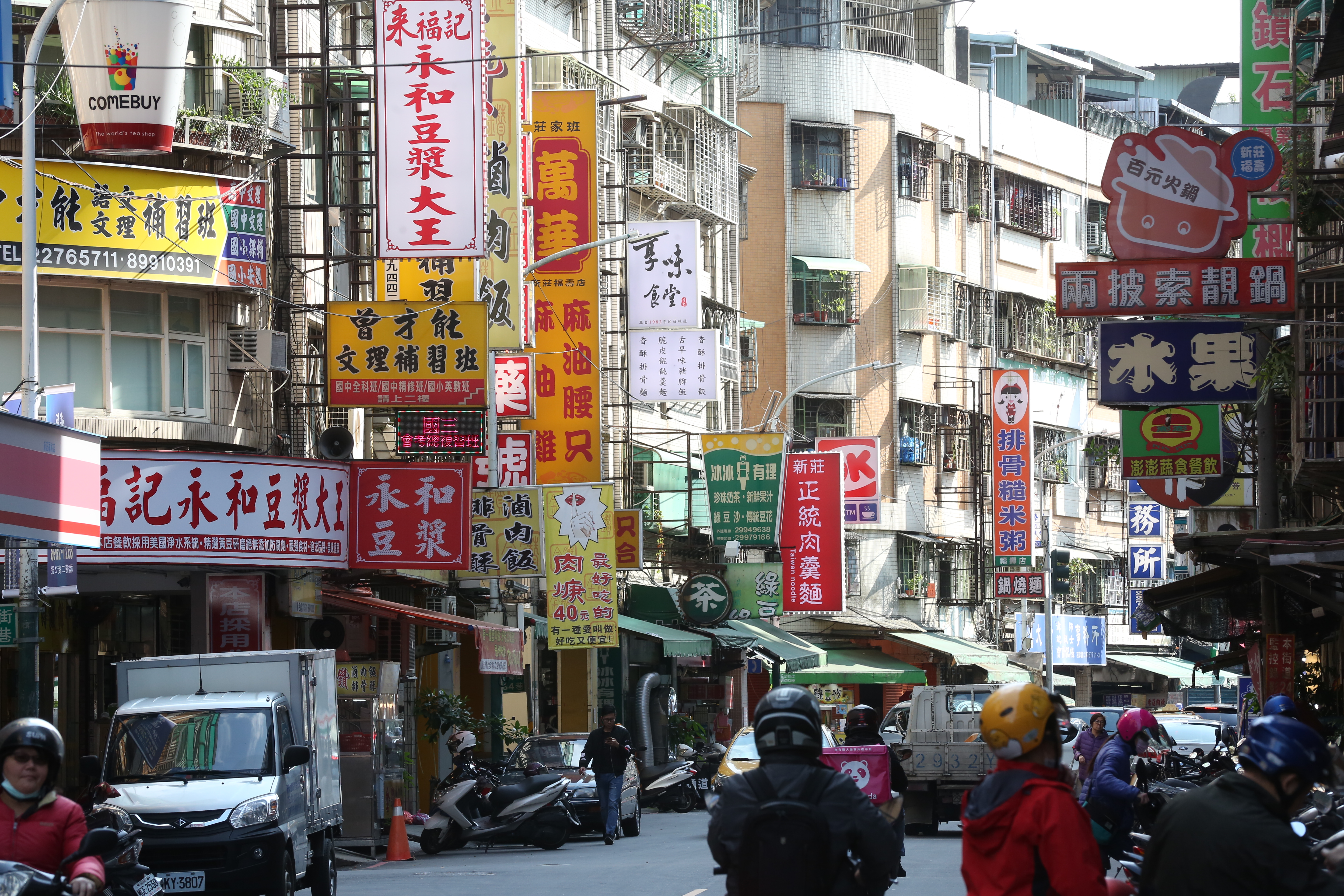 頭前重劃區、新莊副都心目前都倚賴北新莊舊市區機能，鄰近的福壽街商圈店家林立。