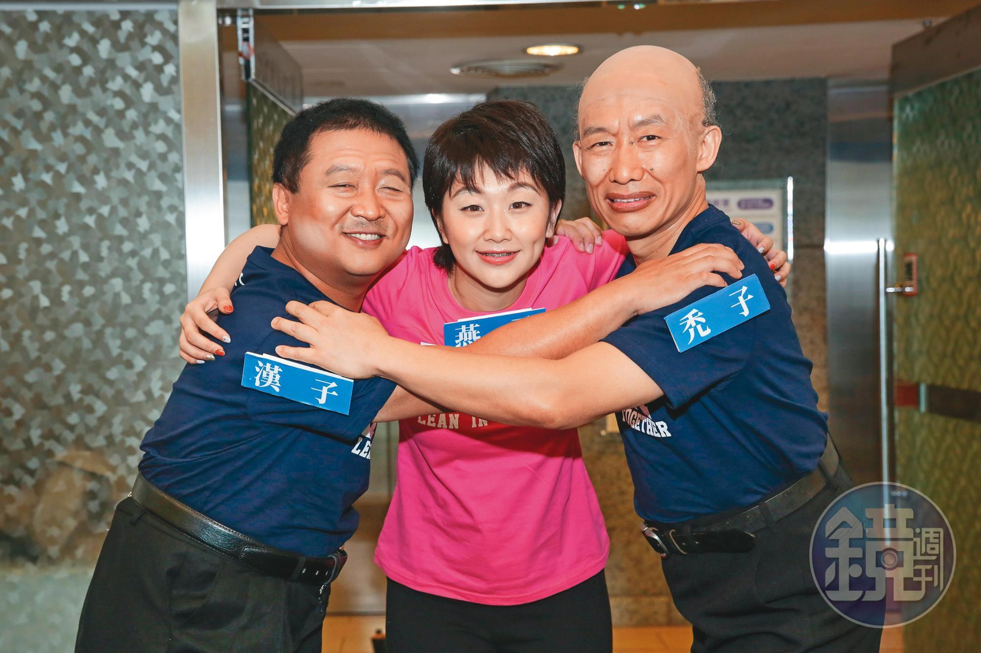 凡凡（中）去年參加舞台劇《悶鍋出任務》演出，和許多綜藝大哥一起合作。左為納豆，右為郭子乾。
