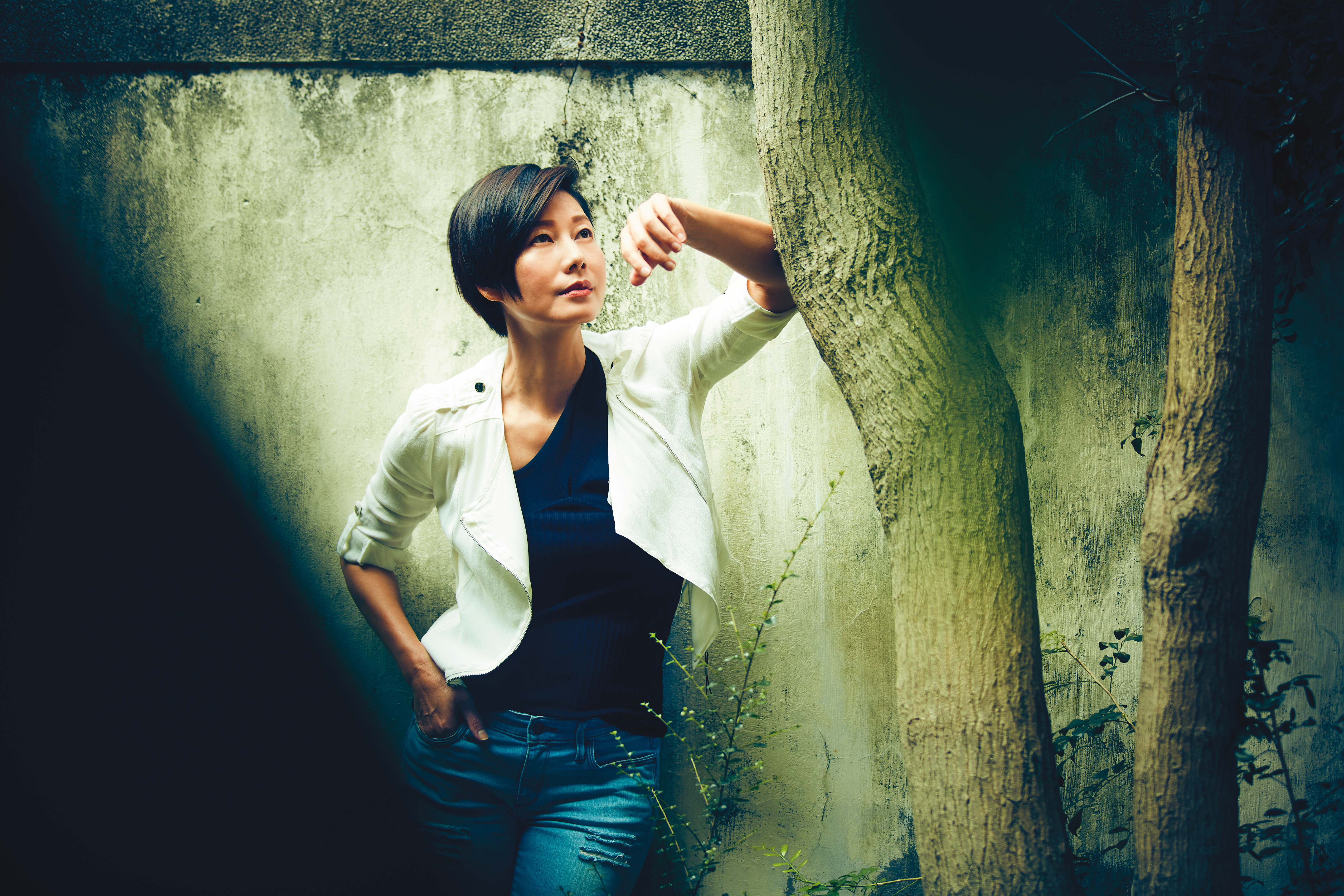 丁寧是高喊靈性的瑜伽老師，也是演技獲得金馬獎肯定的千面女郎，更是三頭六臂的超人媽媽，50歲依然魅力滿點。