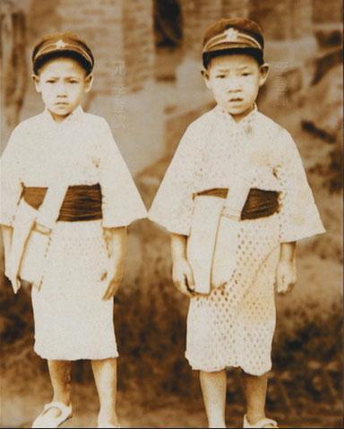 在日治時期長大的李登輝（右），讀小學時就對孔子的「未知生、焉知死」有深刻印象。（李登輝基金會提供）