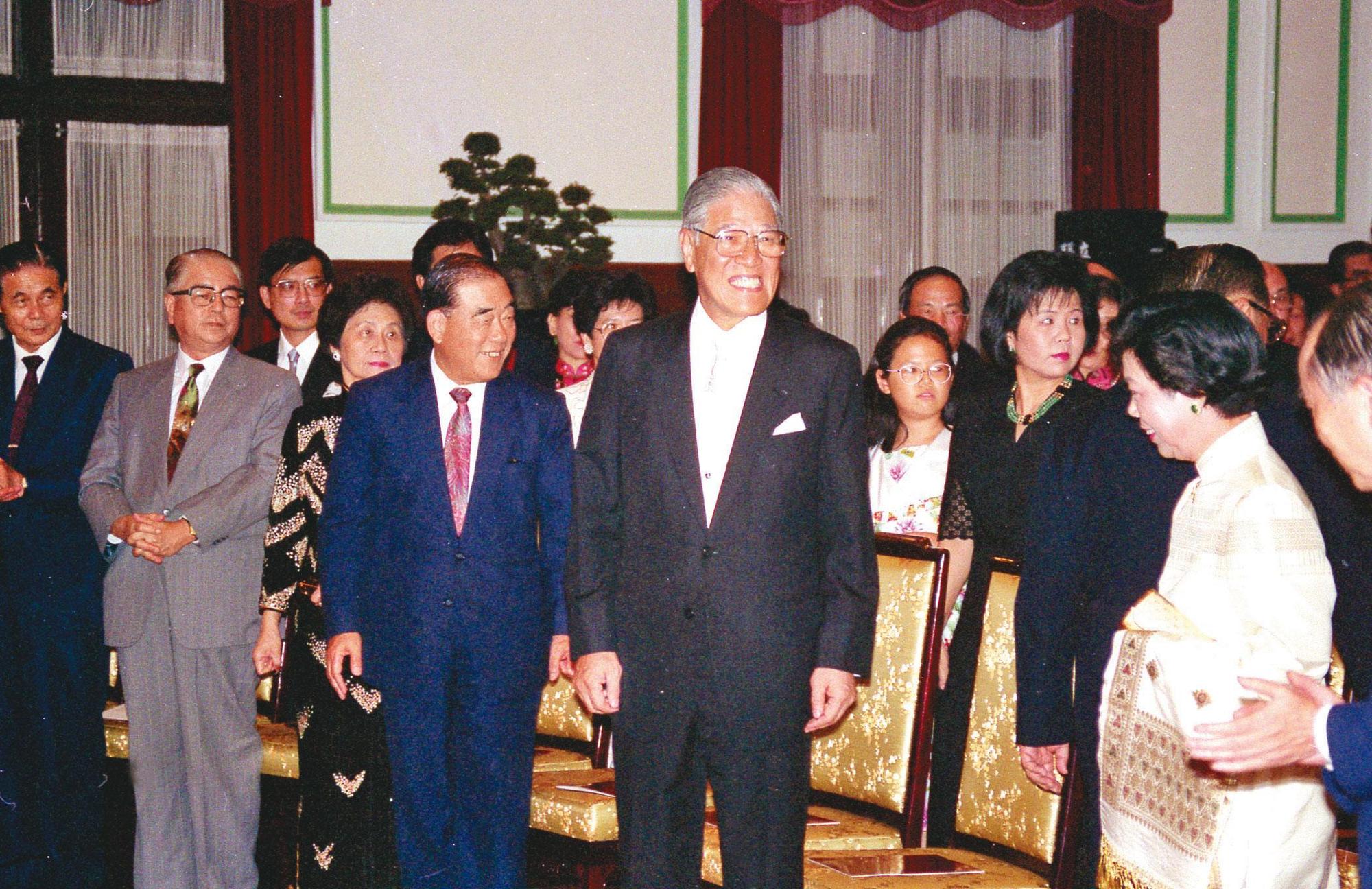 李登輝1990年任命郝柏村擔任行政院長引發軍人干政爭議，1993年初因李要求郝下台使2人決裂。（中央社）