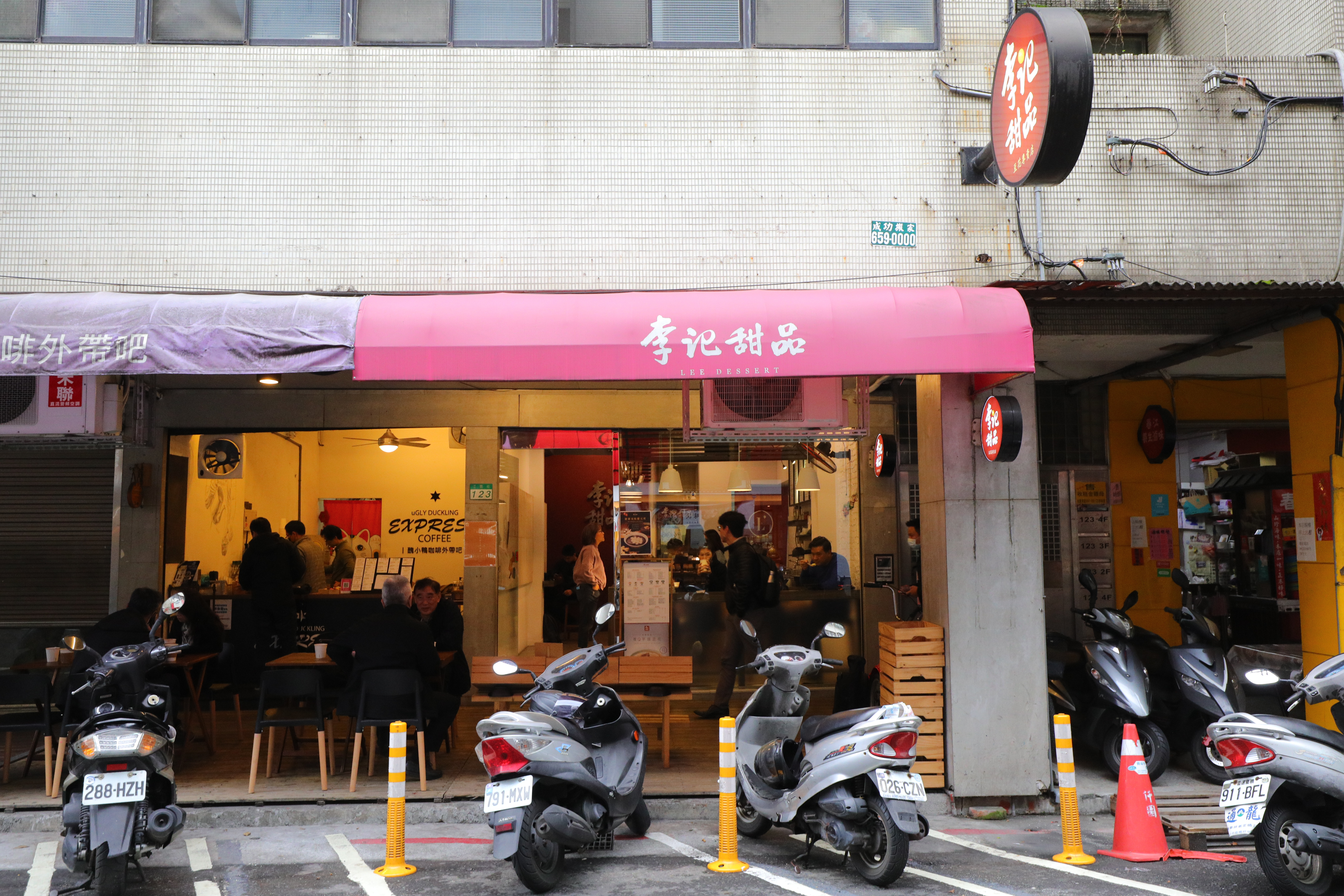 李記甜品在內湖科技園區周邊開店6年，擁有許多死忠粉絲。