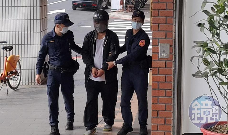 患憂鬱症王姓男子徒手打死母親後，向警方自首。