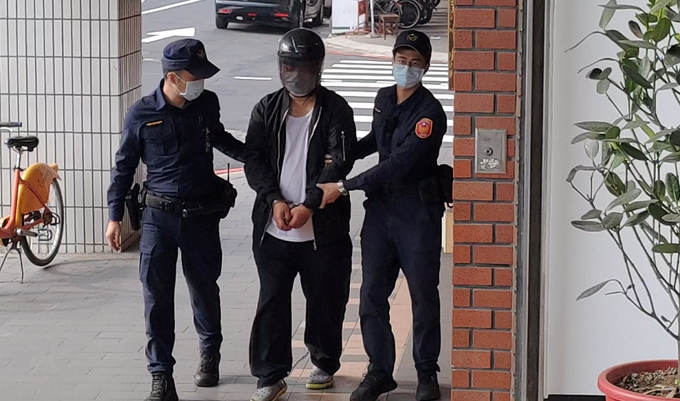 患憂鬱症王姓男子徒手打死母親後，向警方自首。