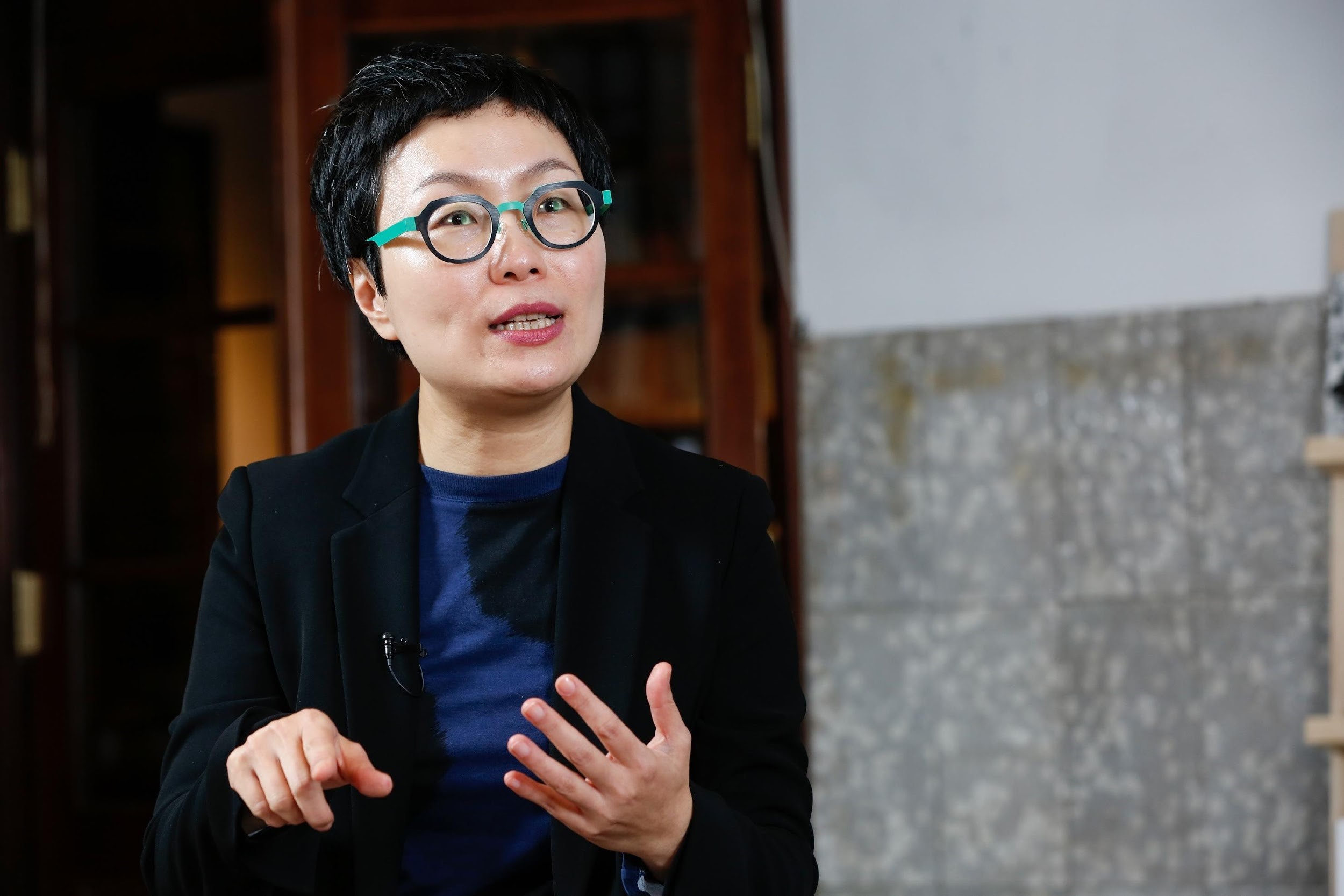 藝文界誤解補助資源受到排擠，文策院董事長丁曉菁受訪時對此事說明。