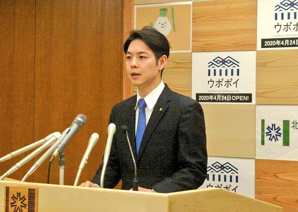 北海道知事鈴木直道不只顏值高,霸氣的防疫決定也獲得讚賞。(翻攝鈴木直道臉書)