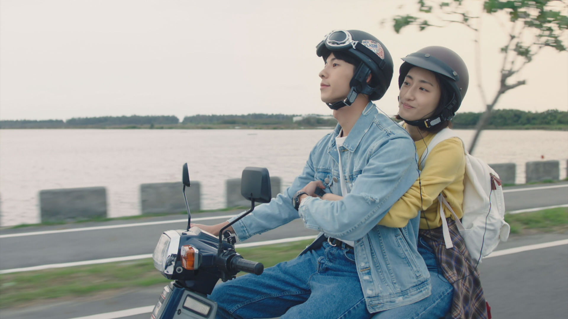 許光漢再次分享自己的戀愛觀,後為柯佳嬿。(中天提供)