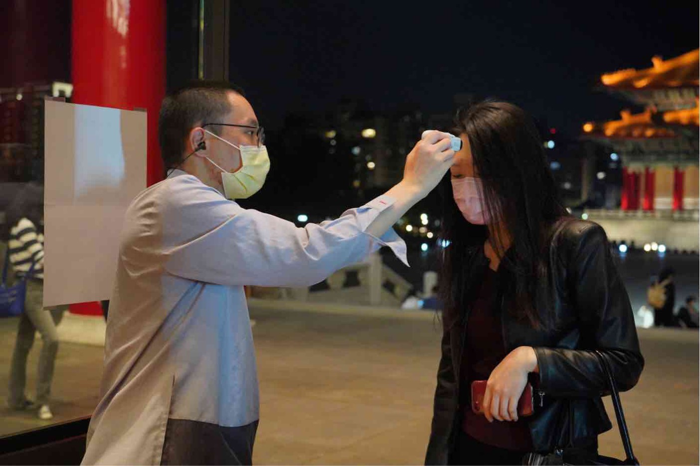 確實做好量體溫、洗手、戴口罩等防疫工作，安心聽音樂會抒壓不恐慌。（牛耳藝術提供）