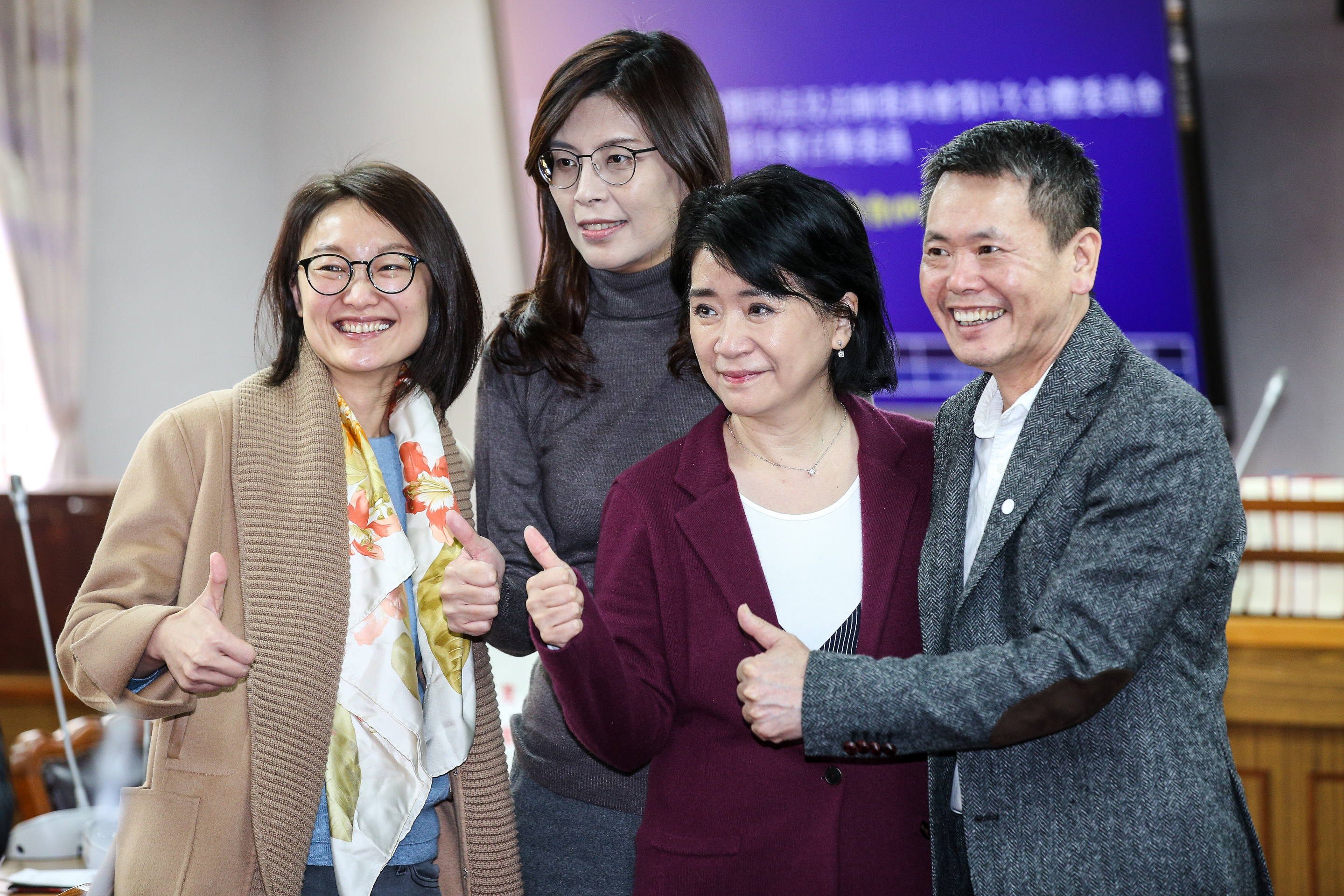 國民黨立委李貴敏(右2)抽中司法委員會召委。