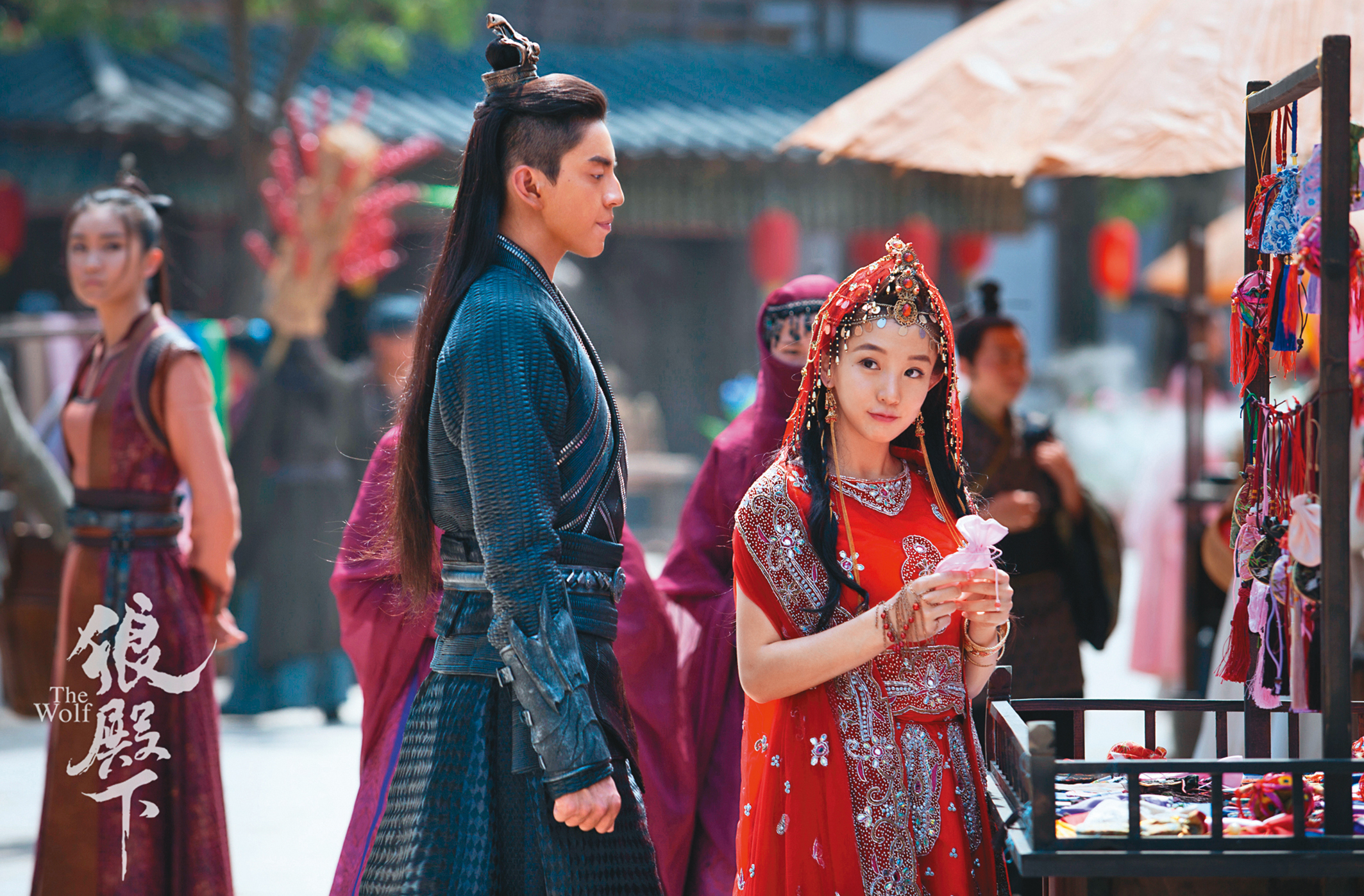 王大陸(中)與郭書瑤(右)主演的劇集《狼殿下》早在2017年就拍好,卻遲遲未播映,當時演配角的肖戰如今已比王大陸更紅。