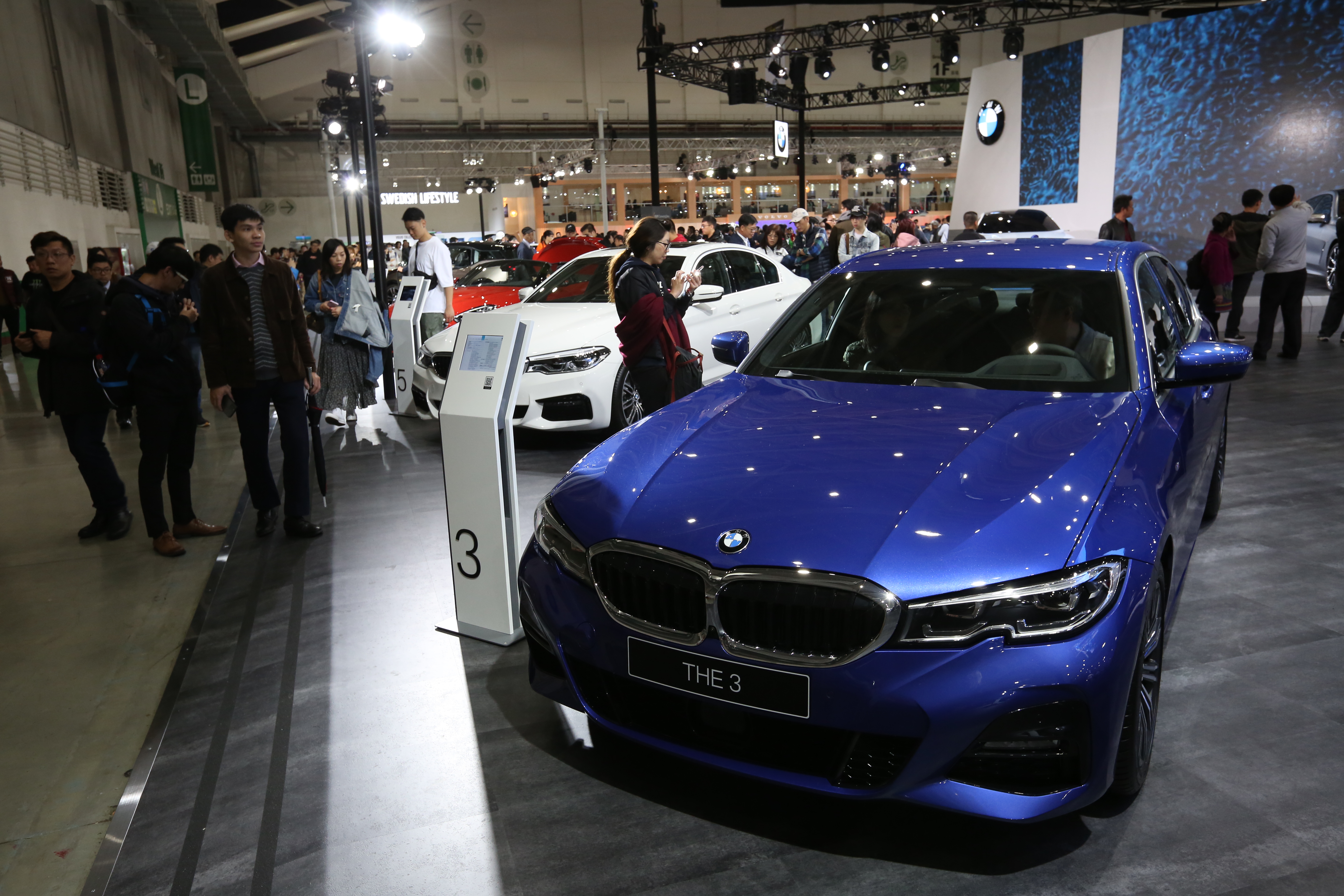 進口車2月市占近半，BMW日前發表新3系列搶市。