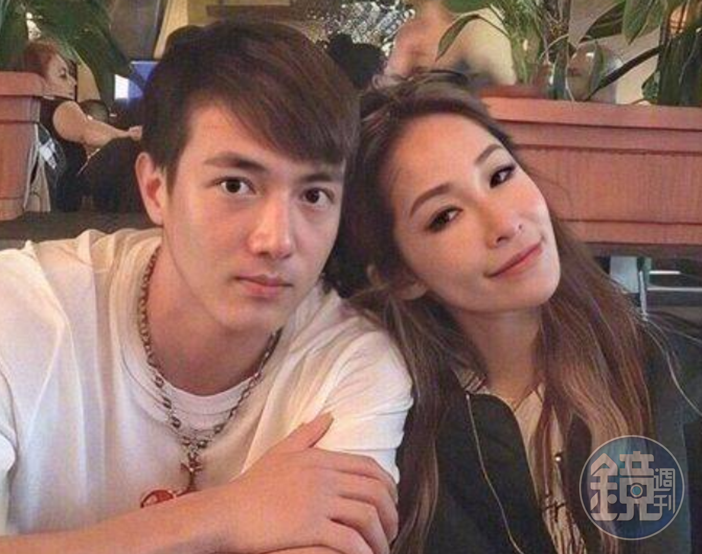 最近又交了小鮮肉男友黃皓的蕭亞軒，過往十多段戀情也大多都是同款的ABC帥哥。（翻攝自蕭亞軒微博）