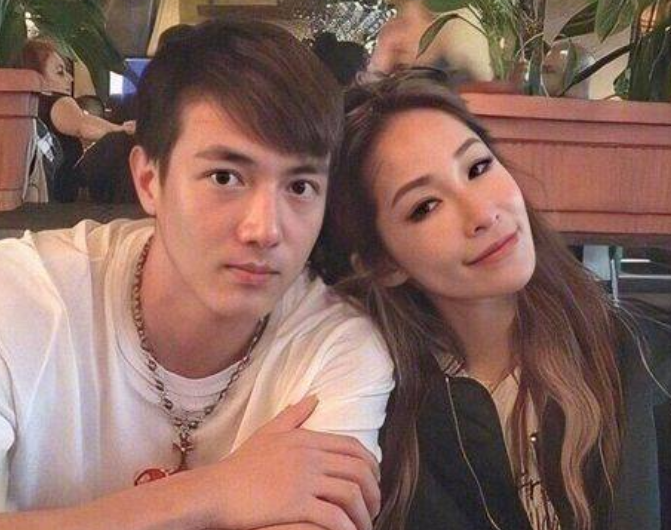 最近又交了小鮮肉男友黃皓的蕭亞軒，過往十多段戀情也大多都是同款的ABC帥哥。（翻攝自蕭亞軒微博）