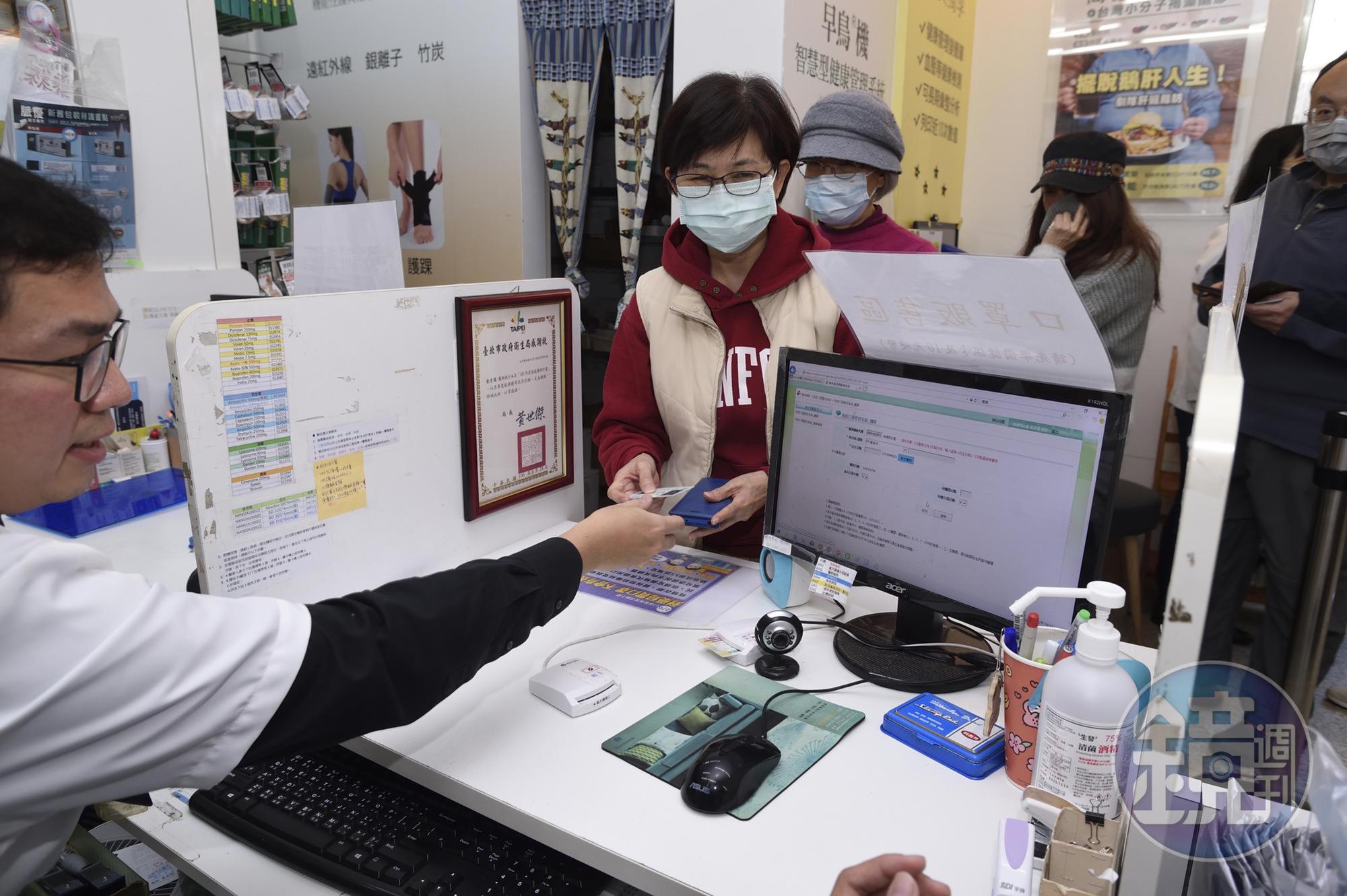 成人口罩增加為7天可買3片、兒童口罩增加為7天可賣5片。圖為本刊資料照。