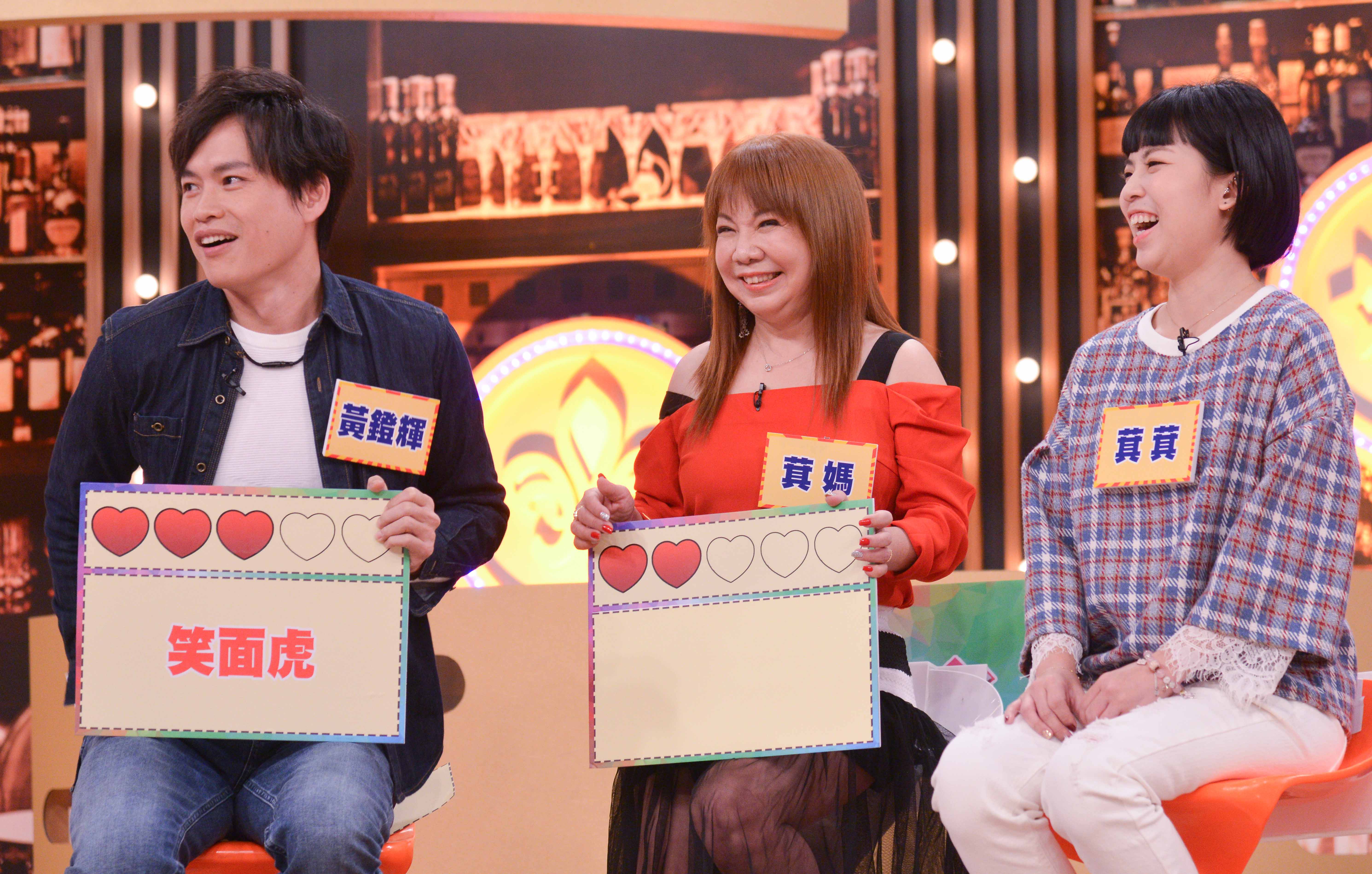 黃鐙輝日前帶著老婆和丈母娘上衛視《一袋女王》。(衛視)