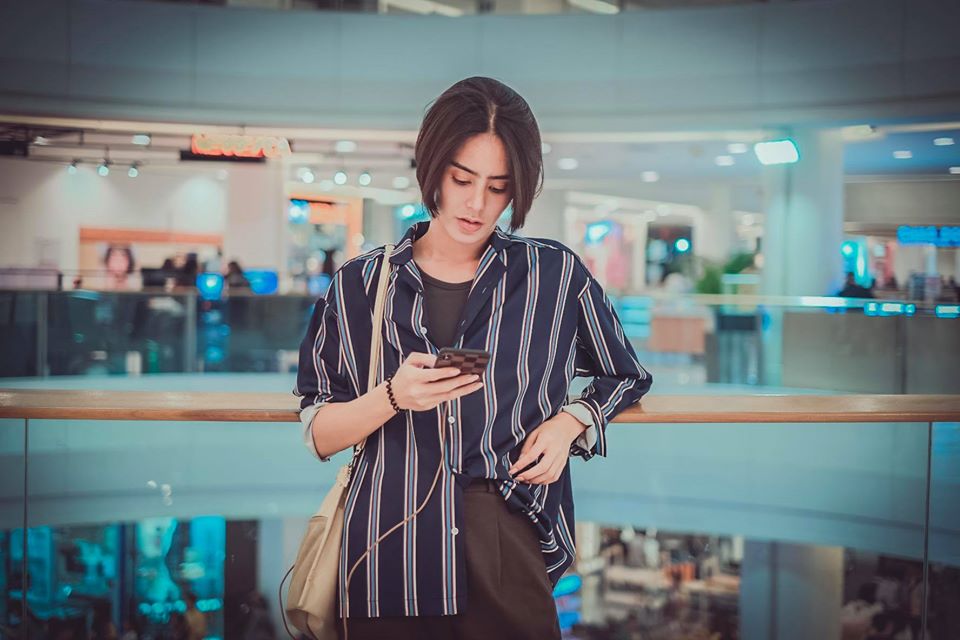 一步一步回復成男性的樣子時，也頗有陰柔氣息。（翻攝自ARM Trithipnipa thippaphada粉絲頁）