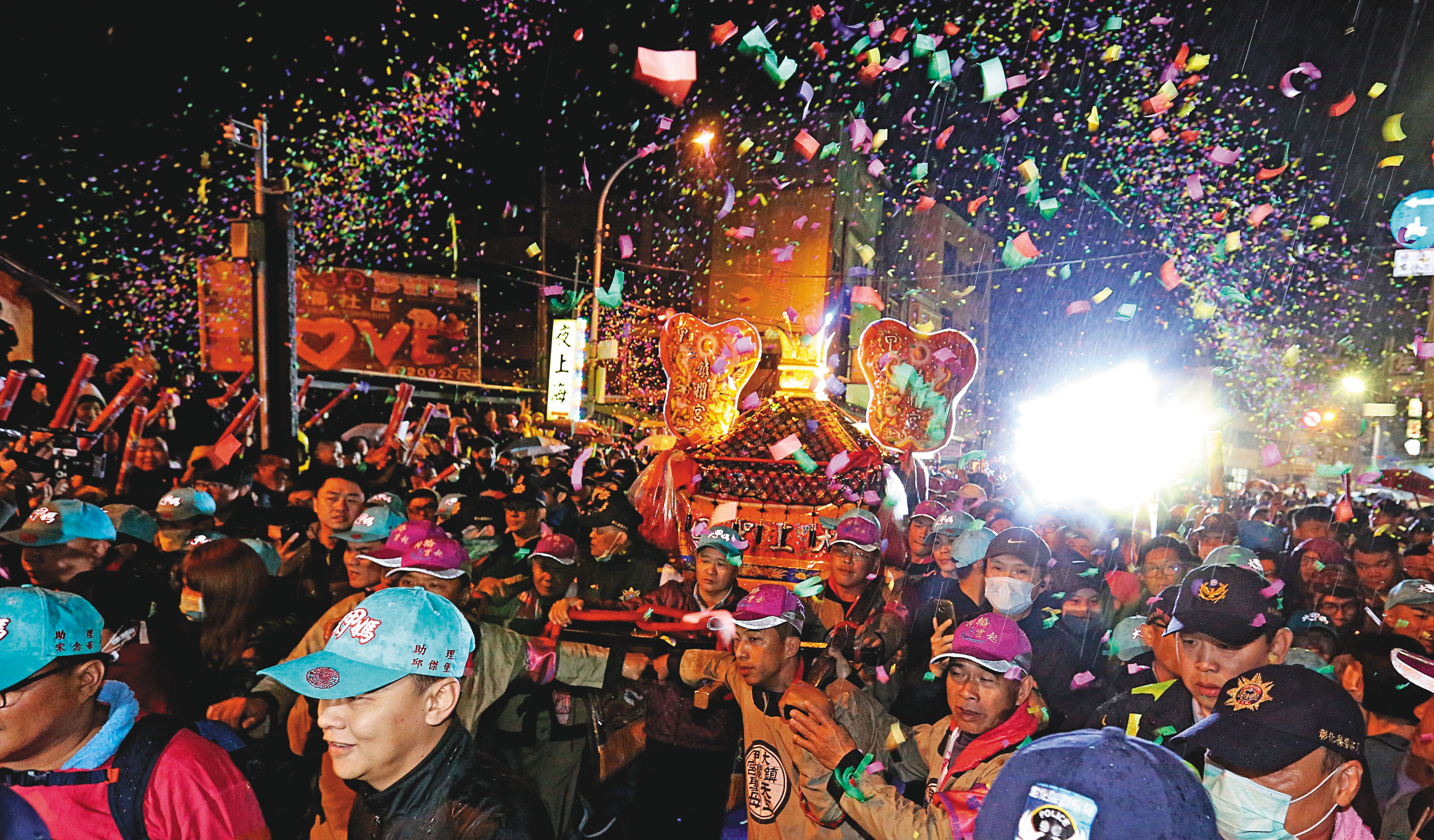 往年動輒十餘萬人參與的大甲鎮瀾宮媽祖遶境進香活動，因武漢肺炎疫情而暫緩舉行。