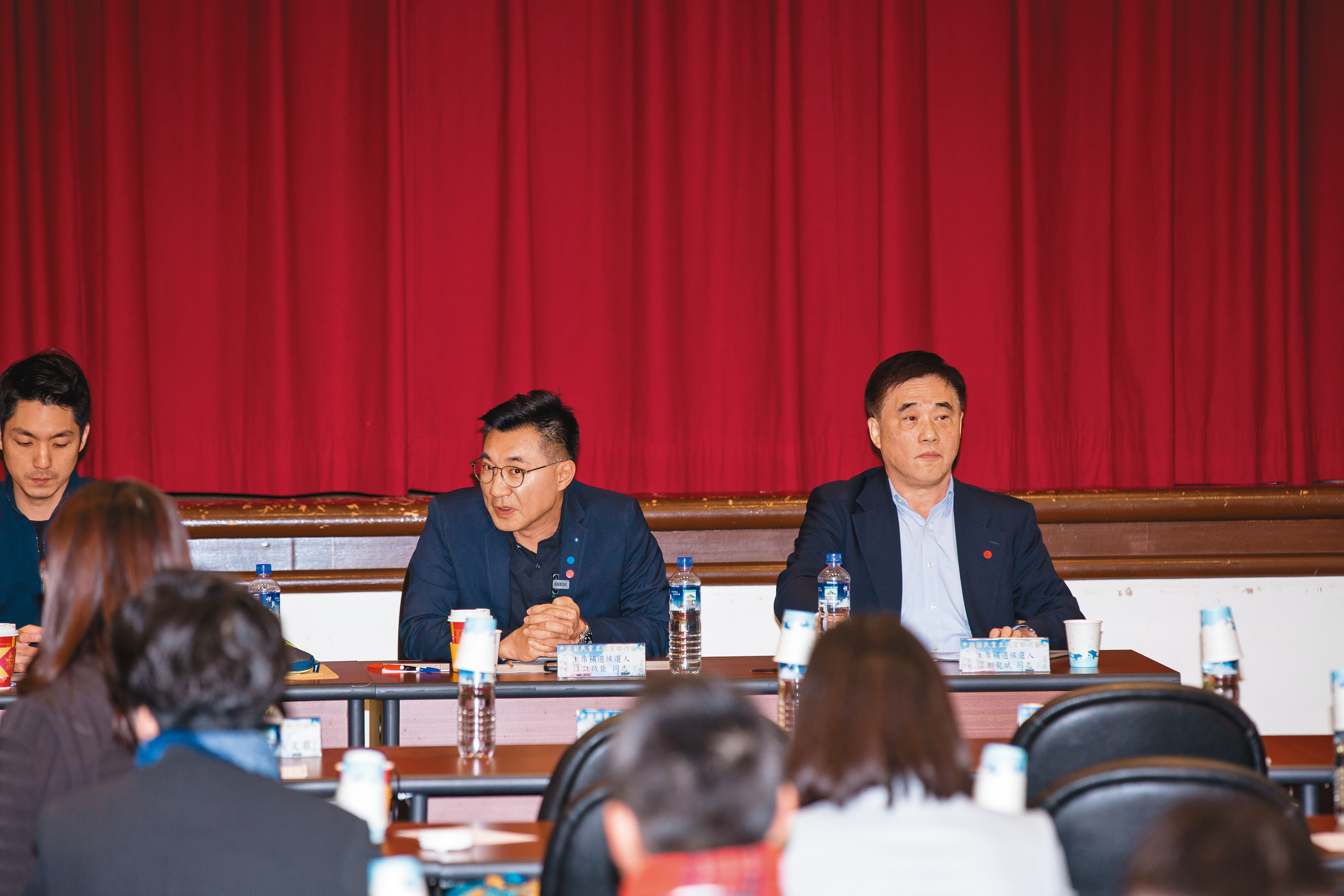 郝、江對決態勢，2人差距正逐漸縮小，選情膠著形成一場拉鋸戰。圖為國民黨團2月召開立法研討會。