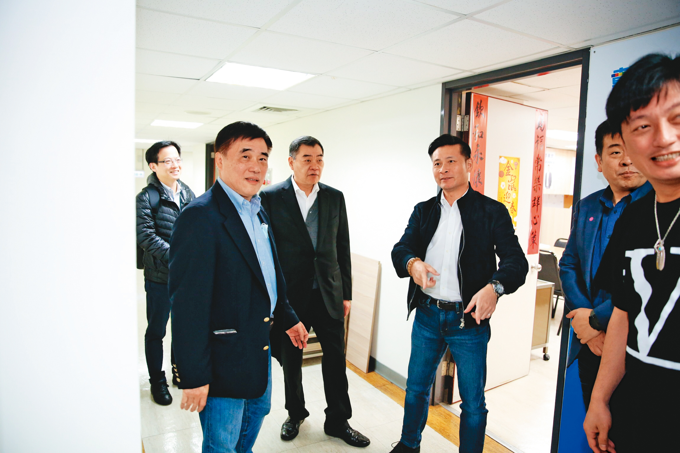 郝龍斌力拚在台北市大本營勝出，2日低調拜會市議會，再度爭取支持。