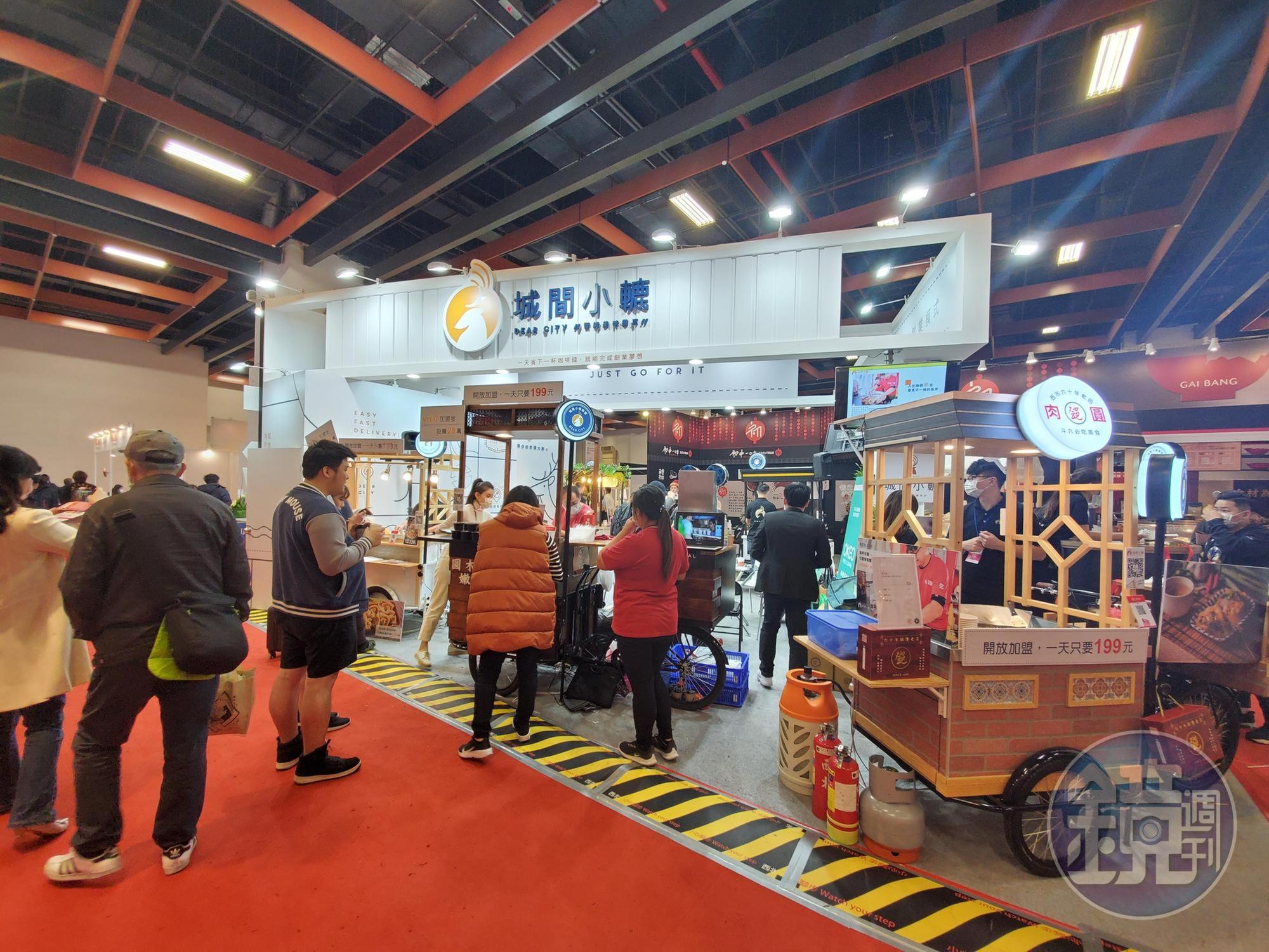 專攻台灣小吃的城間小轆以「智慧餐車」吸引欲加盟者，展覽期間簽下逾200單。