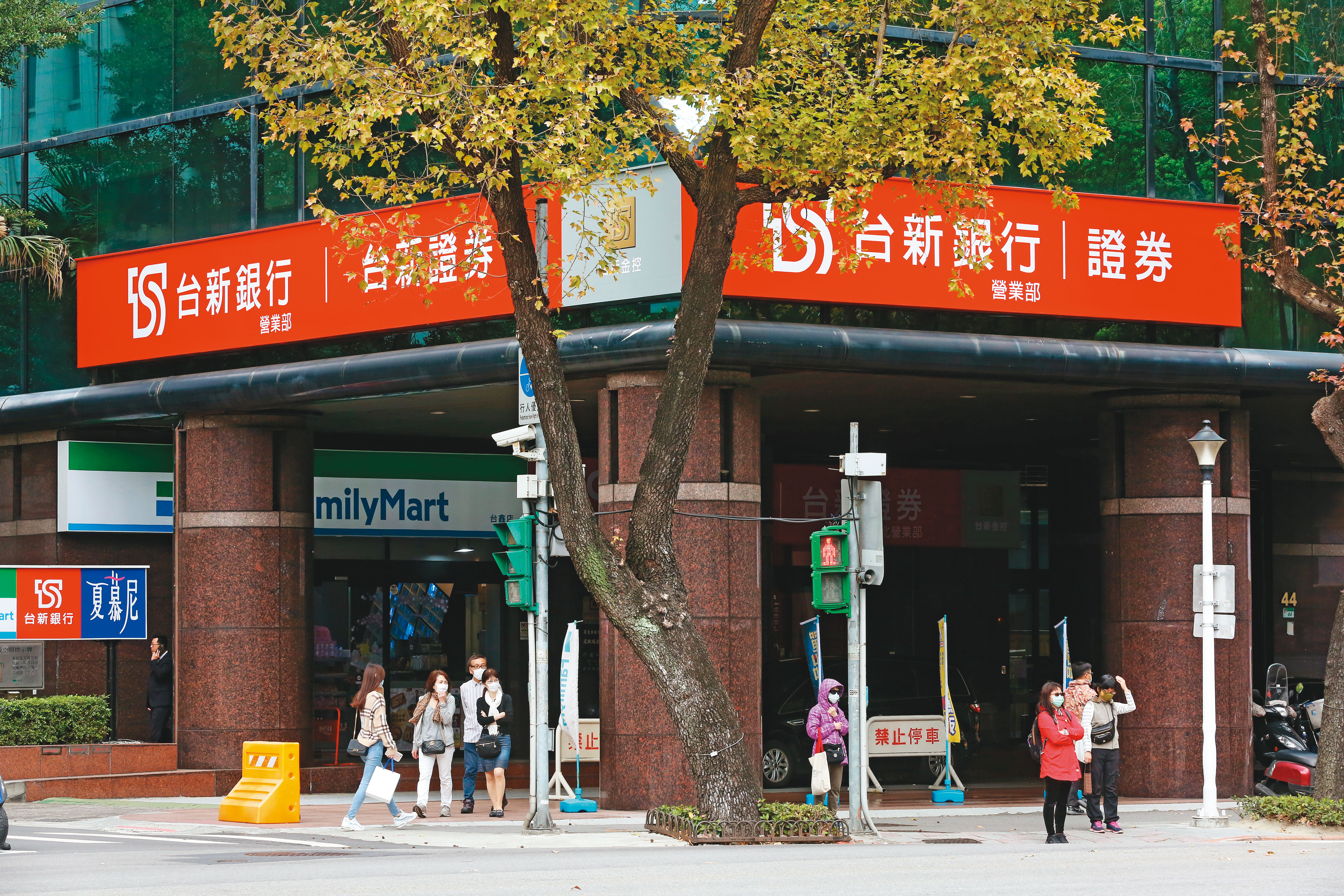 台新銀行以消金見長,去年大賺逾百億元,是台新金的主體。