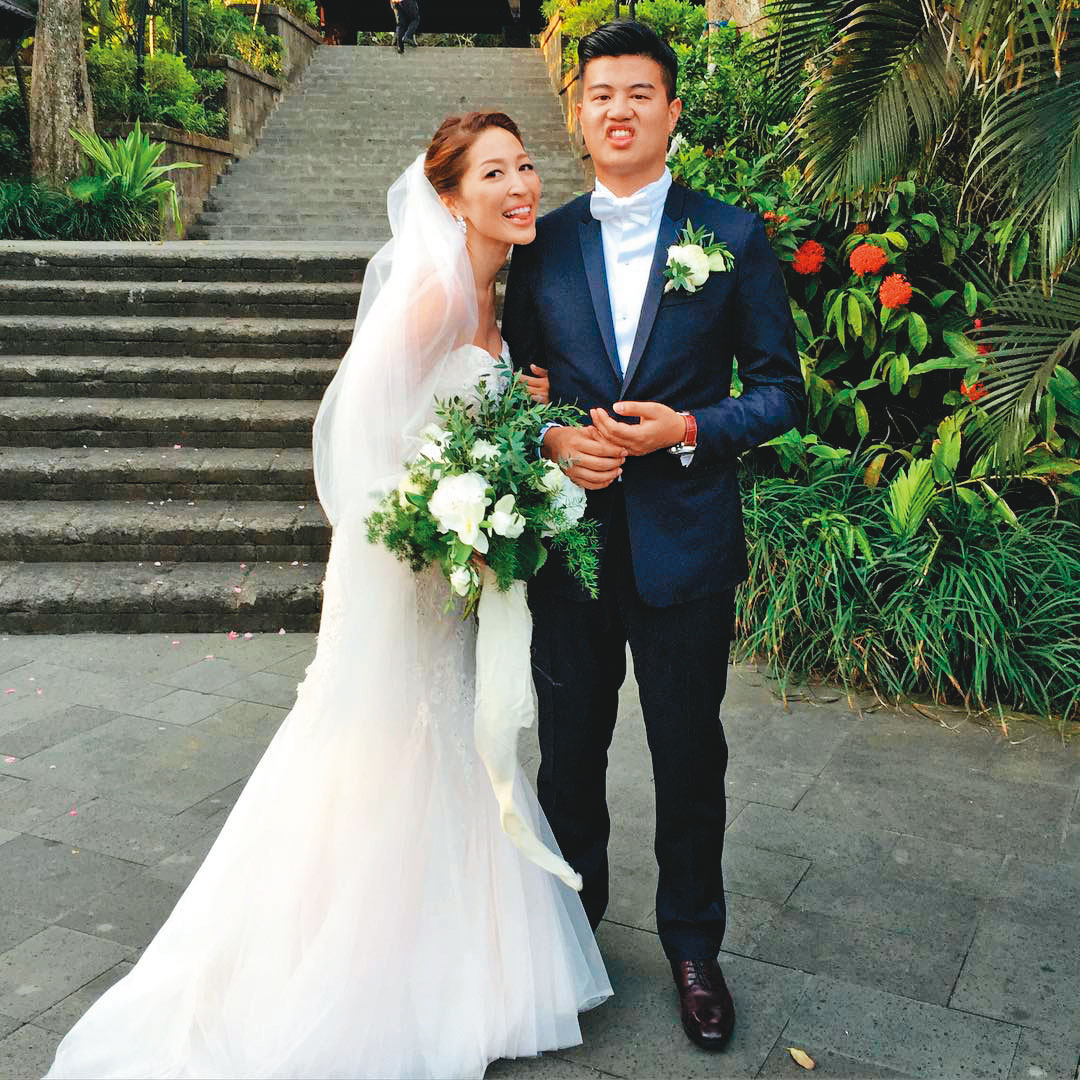 吳昕豪(右)和胡亦蓮(左)結婚後,替吳東亮添了1個孫子和1個孫女。(翻攝IG)