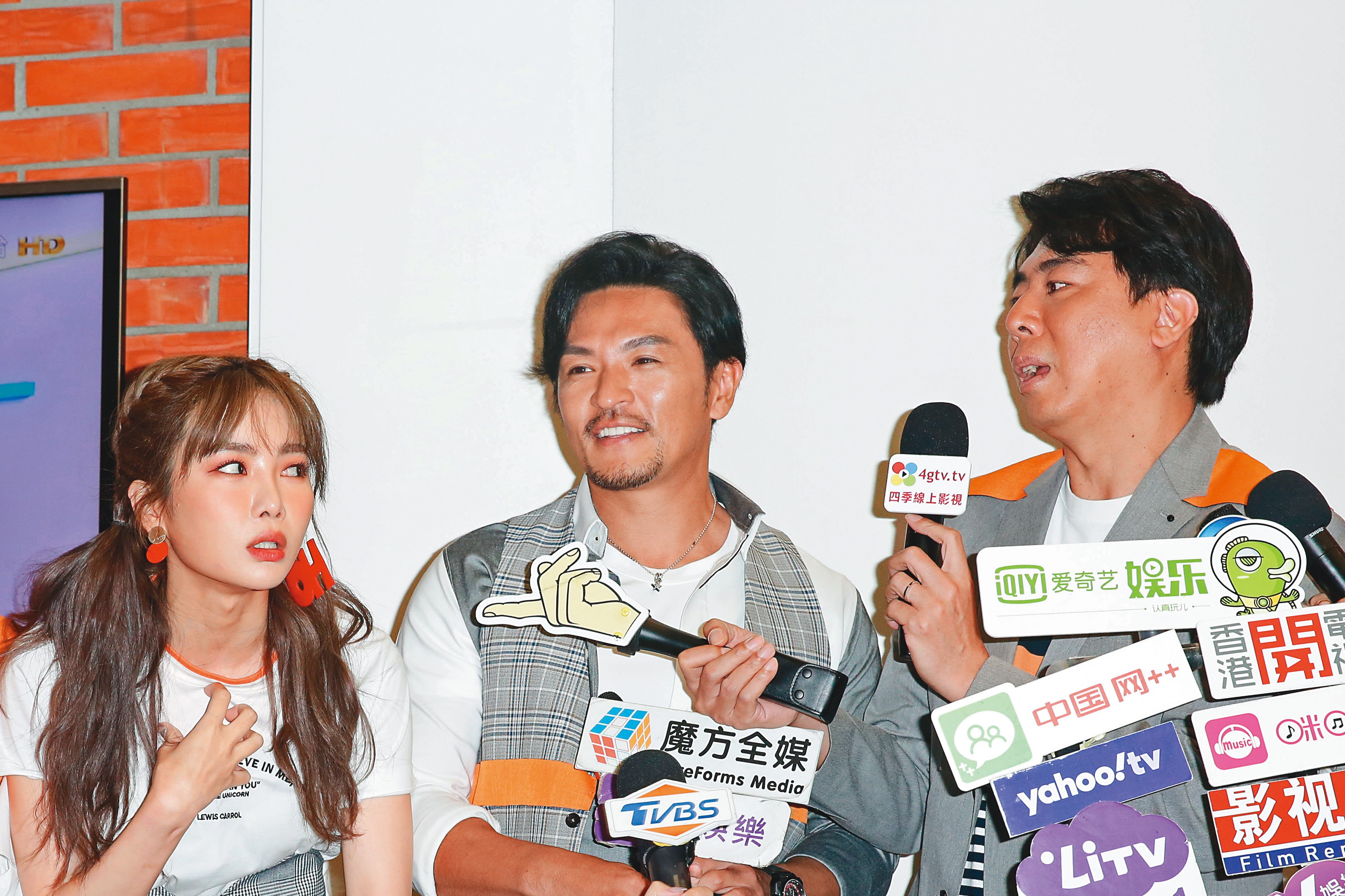 舒子晨（左）曾被抓包，開車將風田打包載回家過夜，只可惜在一堆藝人出席的TVBS《食尚玩家》活動中，沒人想寫這題後續。