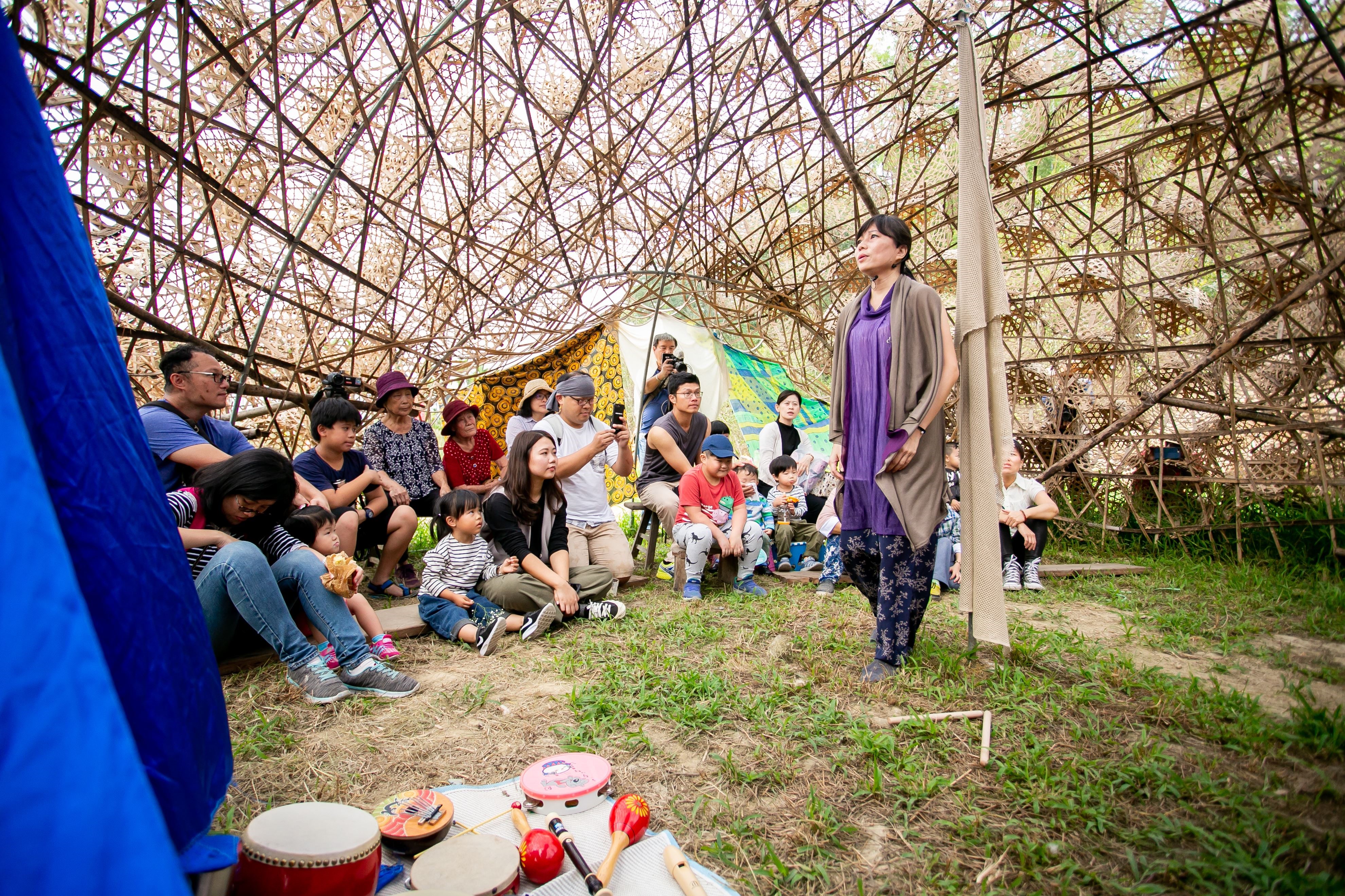 幸福社區類首獎果然紅工作室,結合在地團體,以回家概念為主軸,透過藝術尋回人與土。(信義房屋提供)