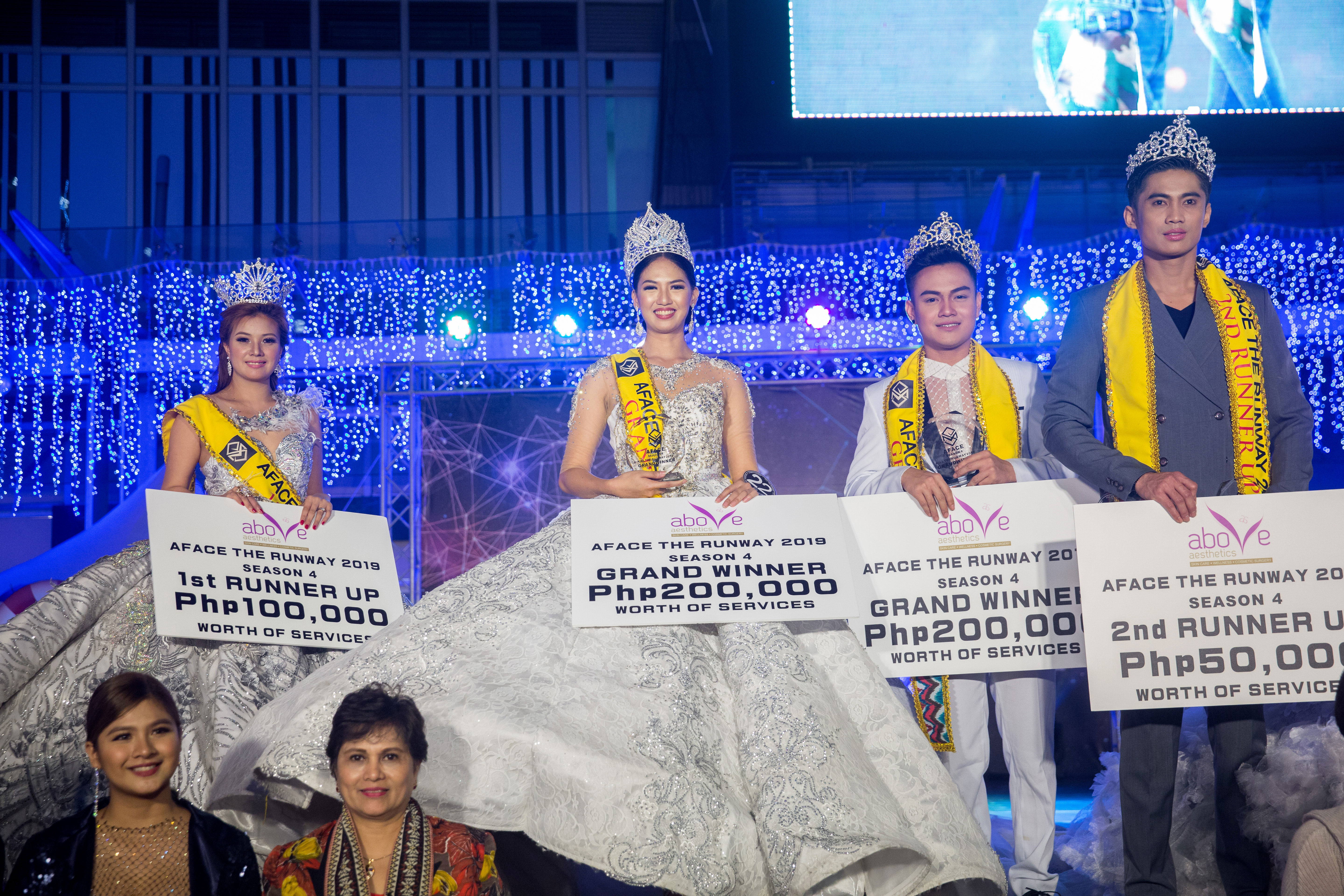 去年聖誕節前，新竹有一場盛大的菲律賓移工選美活動，Mark（右）在這場比賽中獲得第3名。 