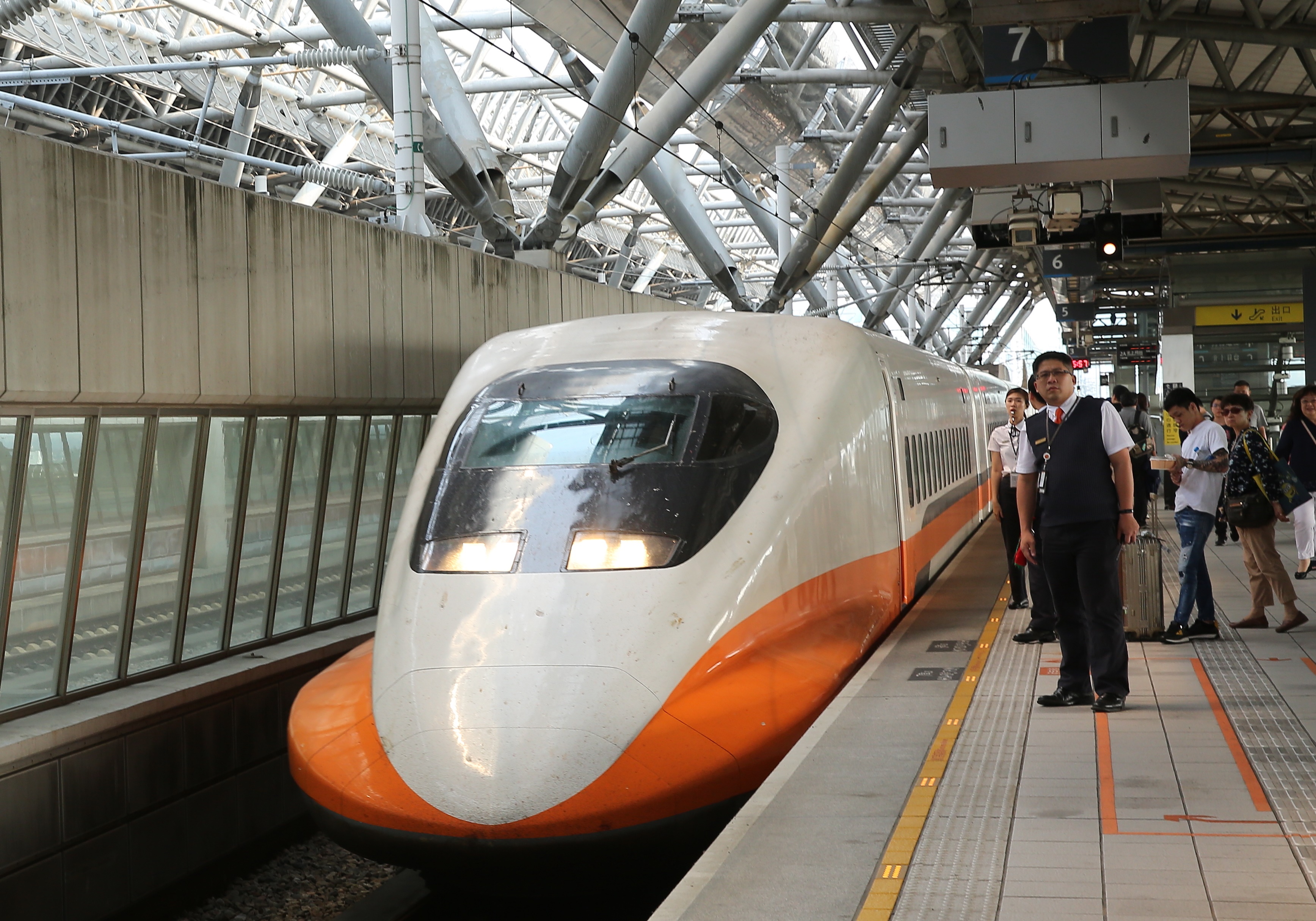 台灣高鐵公司今（3日）宣布，清明假期疏運期間（4/1至4/6）一律實施全車對號座。