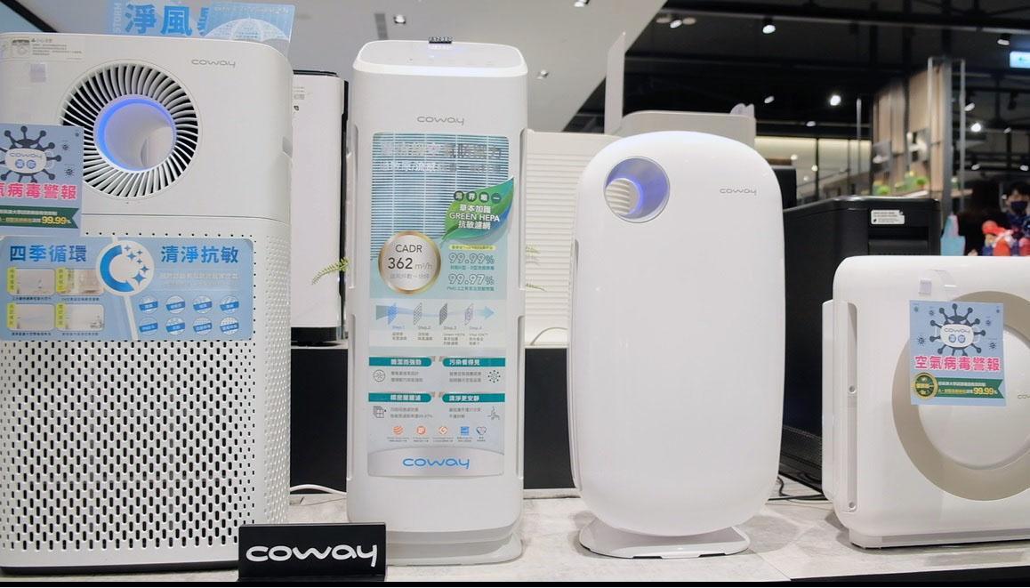 具噴射循環功能且大坪數適用的coway孔劉機綠淨力噴射循環空氣清淨機(左一),以及獲得長庚大學認證的coway旗艦環禦型空氣清淨機AP1512HHW(右一)這兩台都是消費者指名購買的機種,賣的非常好!