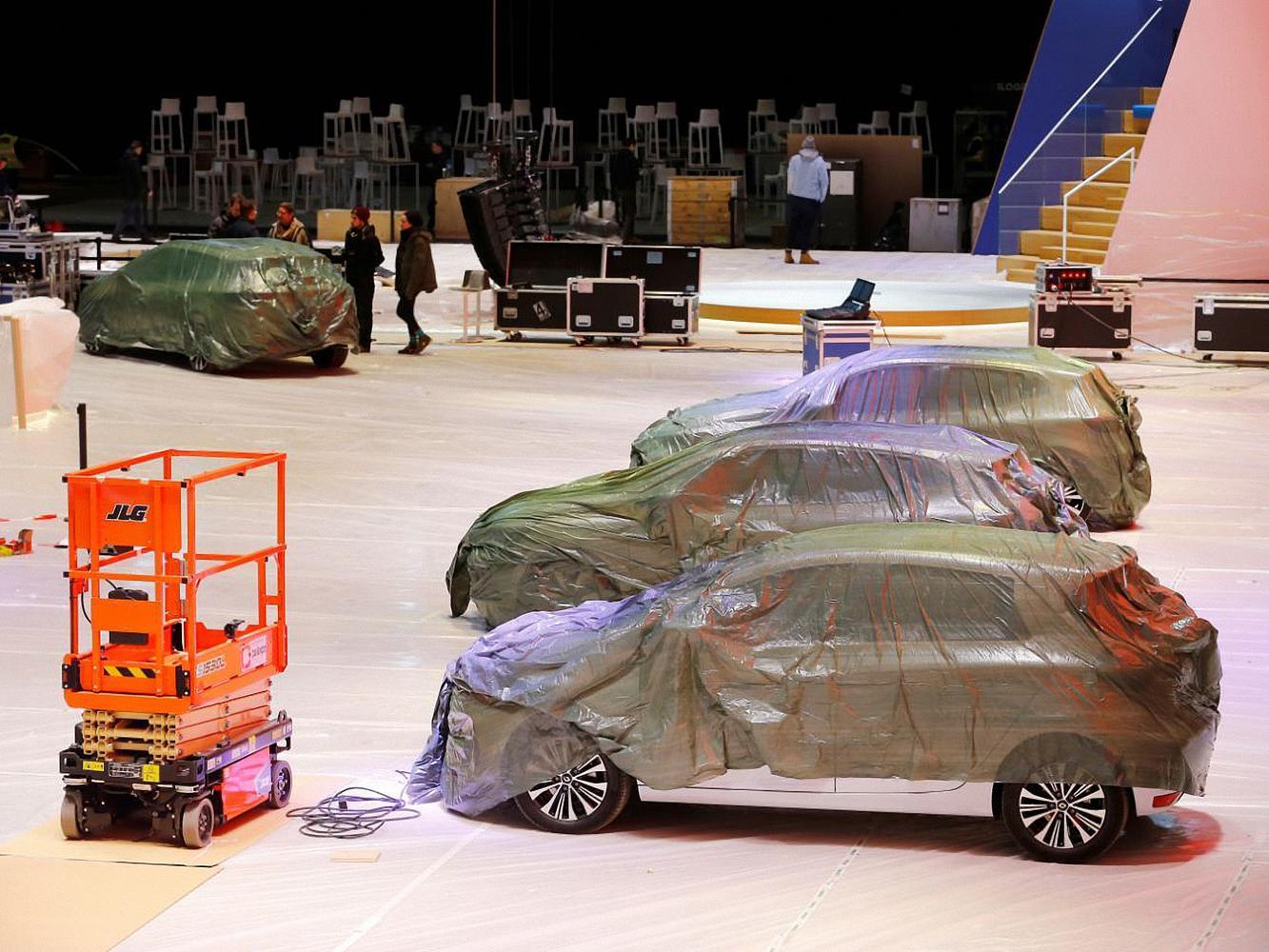 2020年日內瓦車展因武漢肺炎的影響而臨時叫停，圖為黯然撤場中的日內瓦車展展場。