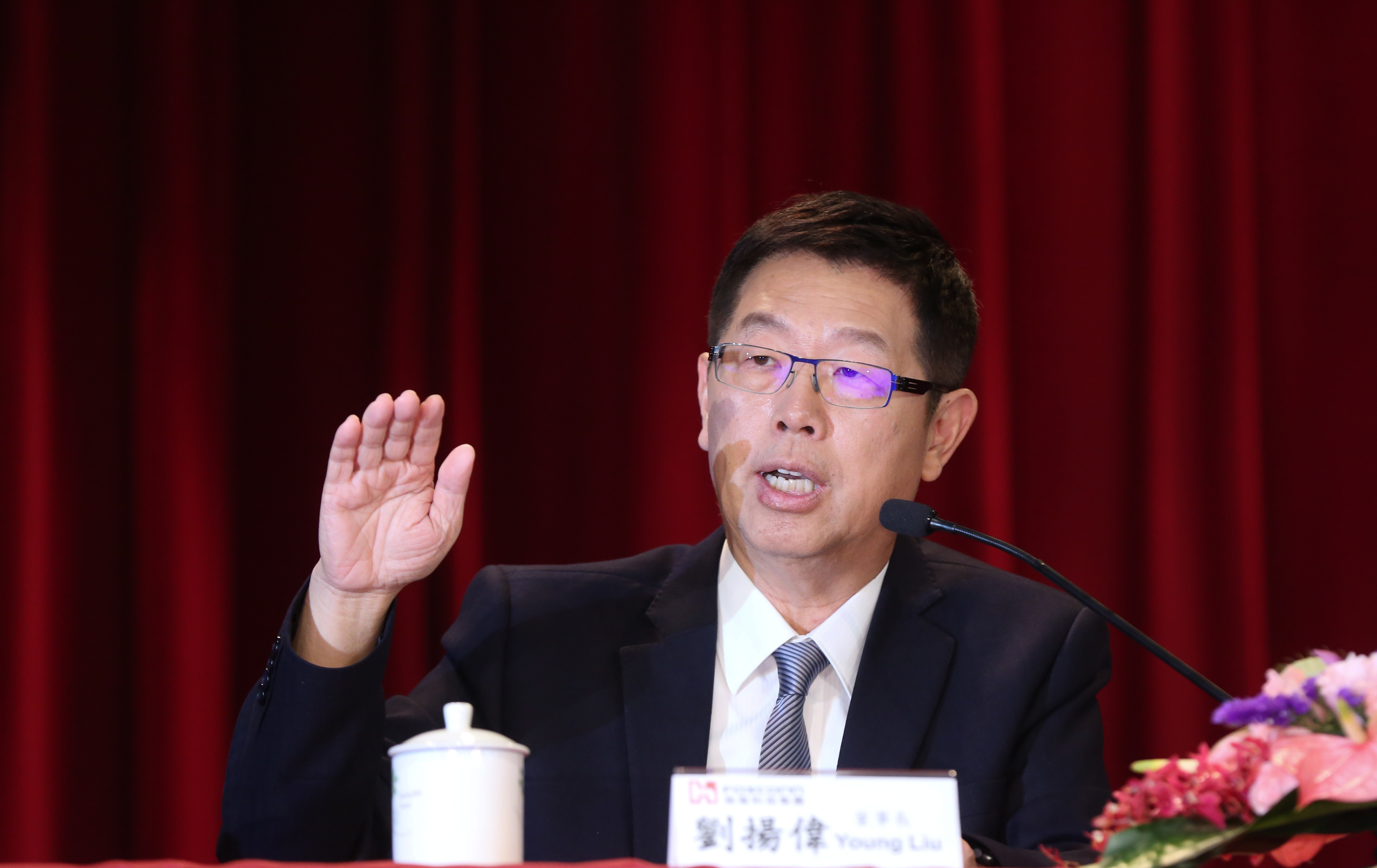 鴻海董事長劉揚偉於3日法說會報告復工進度。本刊資料照。