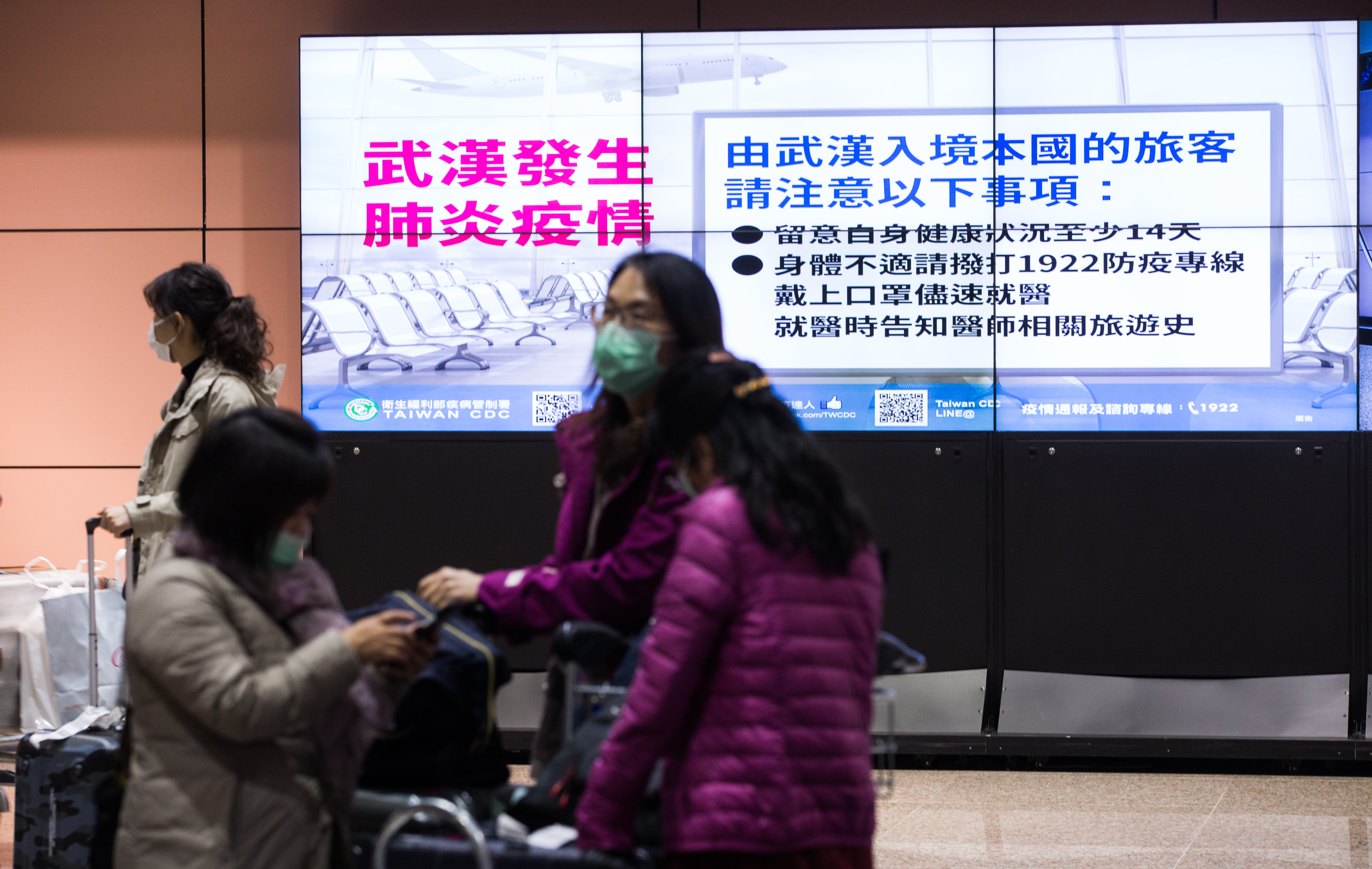 憂自主隔離者趴趴走為防疫破口，開罰最重達100萬元新制已上線。示意圖，非當事人。