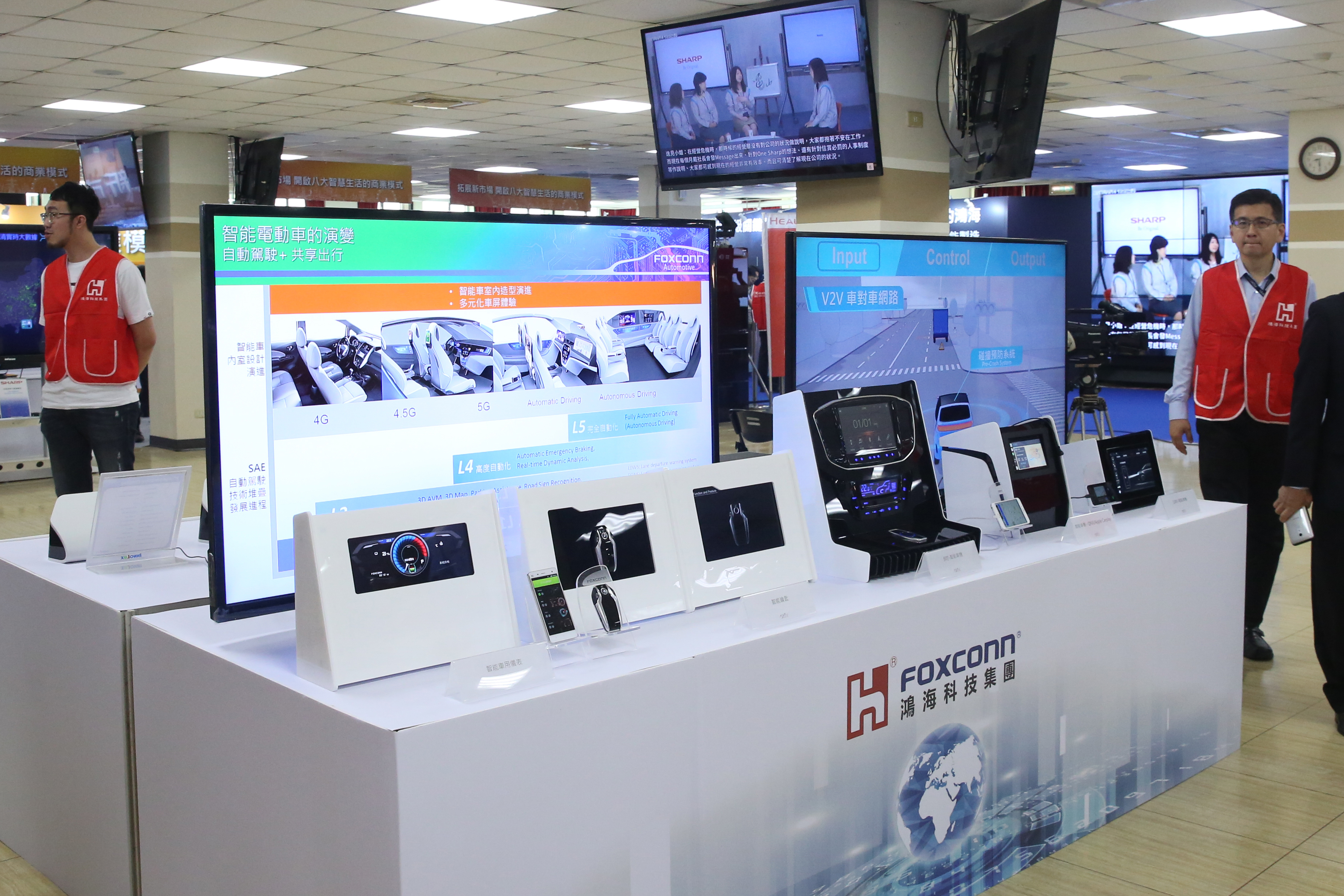 在法說會上，劉揚偉透露了鴻海集團在車用產品的進度。