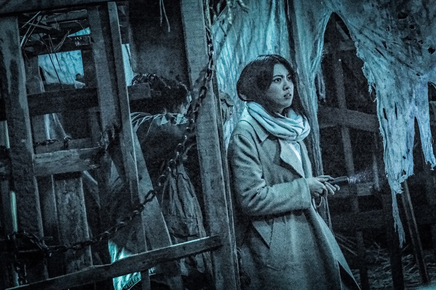 三吉彩花首度接演恐怖片，新作《犬鳴村》在日本吸金超過10億日圓。（車庫娛樂提供）