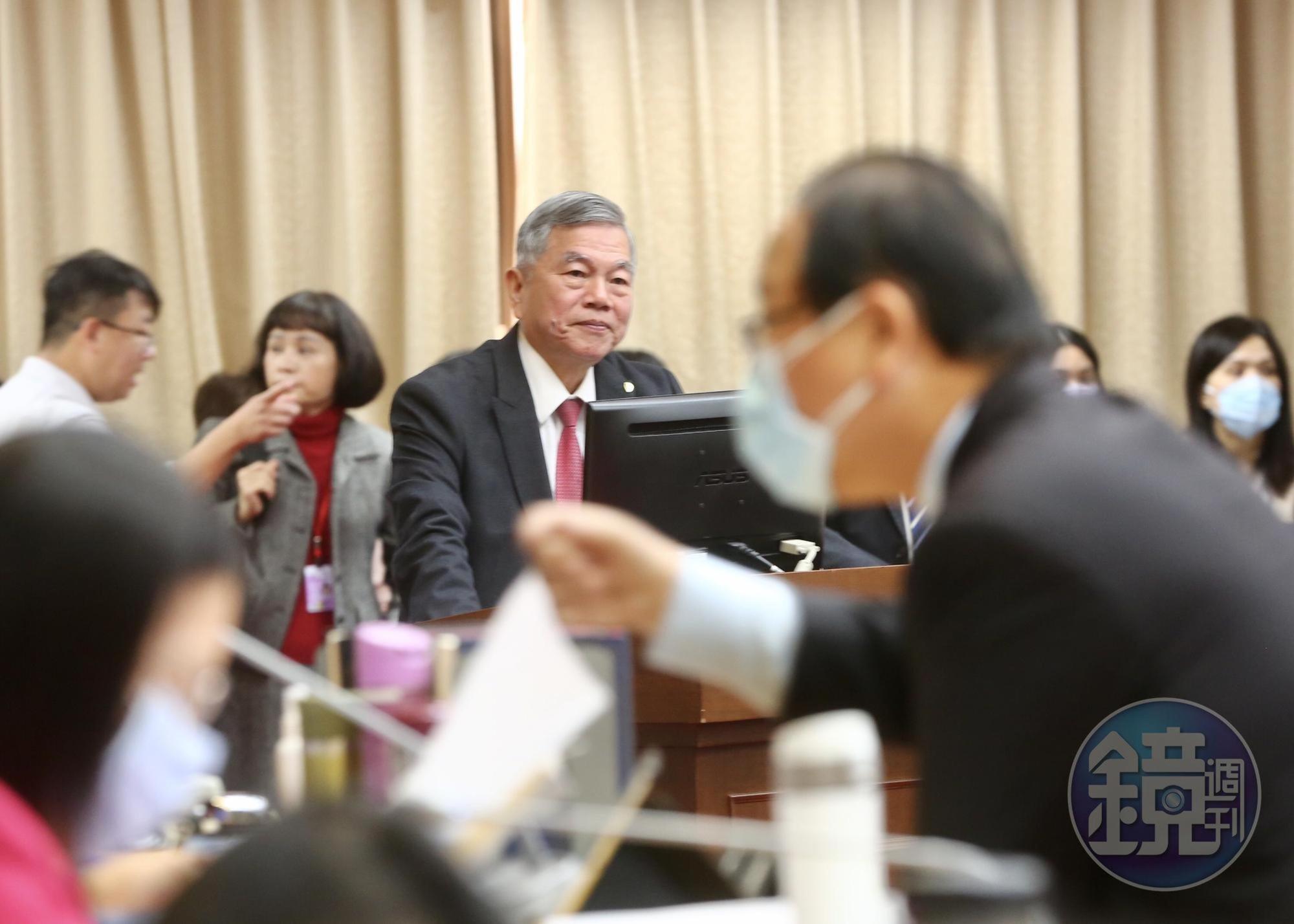 經濟部長沈榮津備詢。