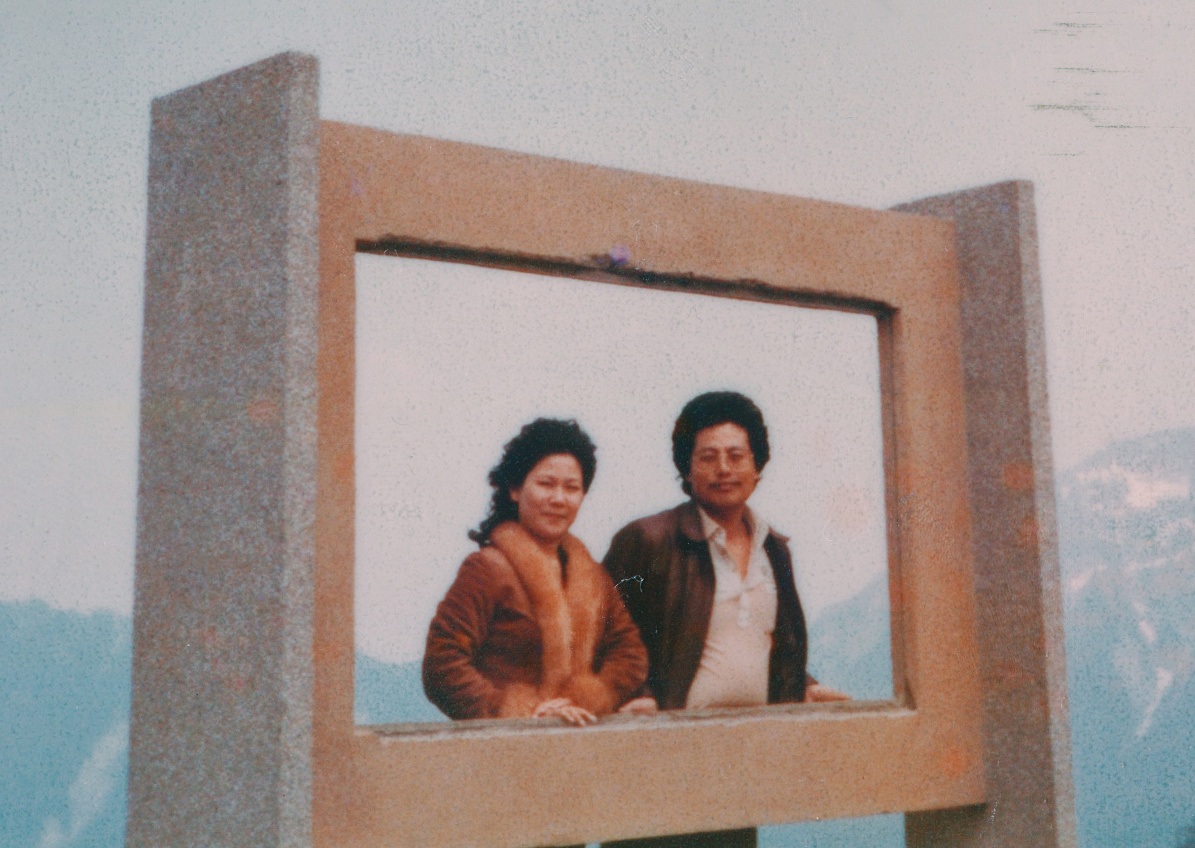 父母舊照，楊登棋說：「他們真的是談過戀愛。」