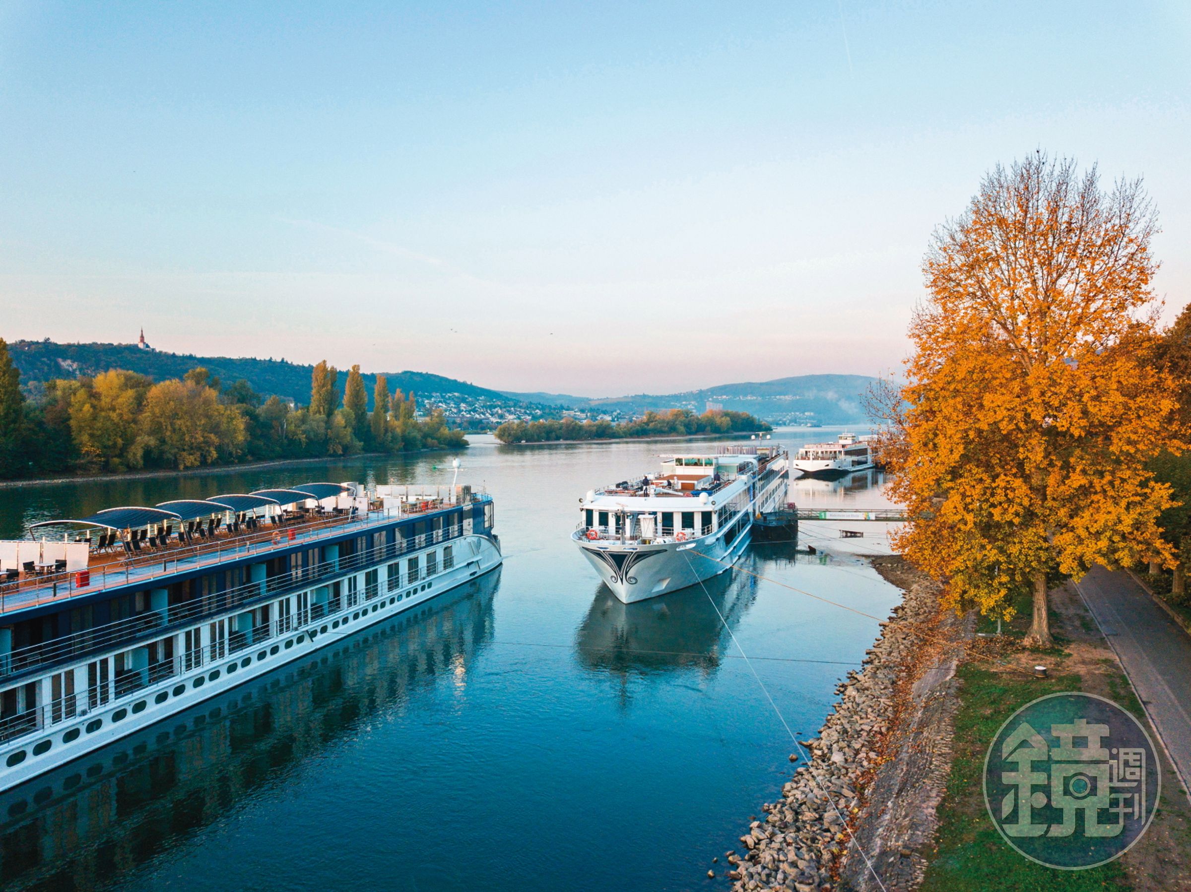 寰宇河輪會停靠在呂德斯海姆（Rüdesheim）。