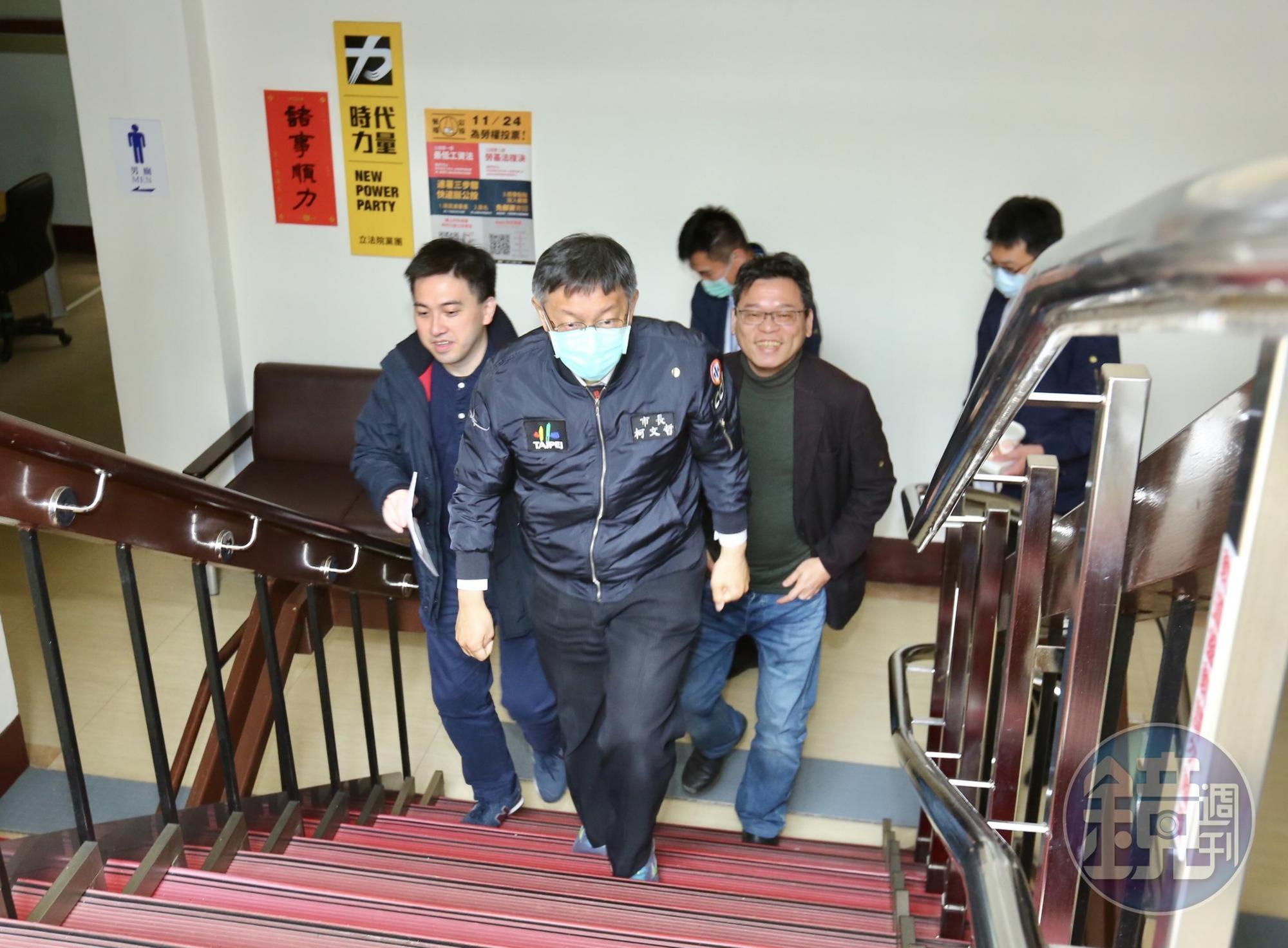 台北市長柯文哲今（4日）午到立法院民眾黨團辦公室開會。