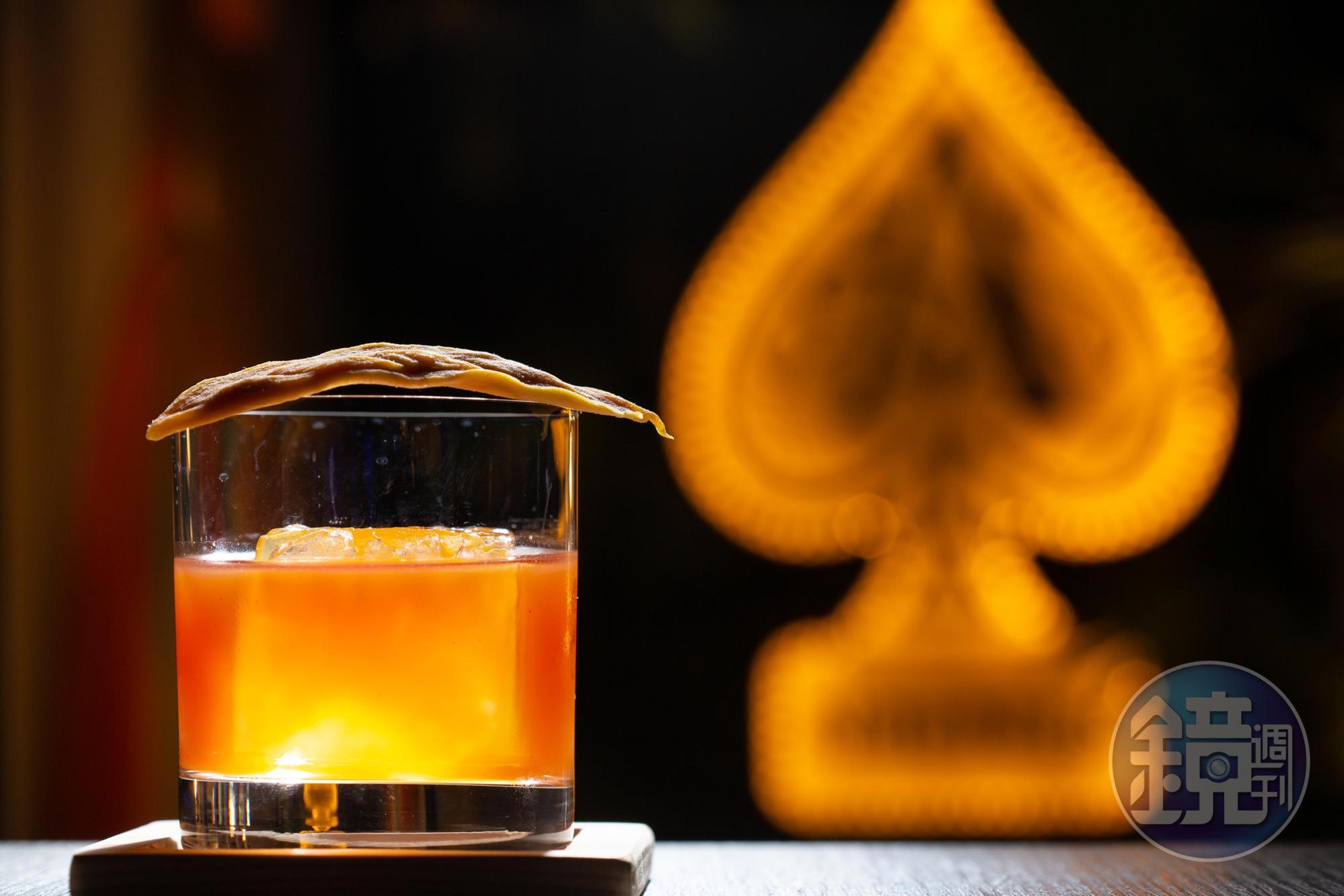 「Rum Bullion」運用澄清技術萃取香蕉、奶油風味，是酒感略強的大人系調酒。（350元／杯）
