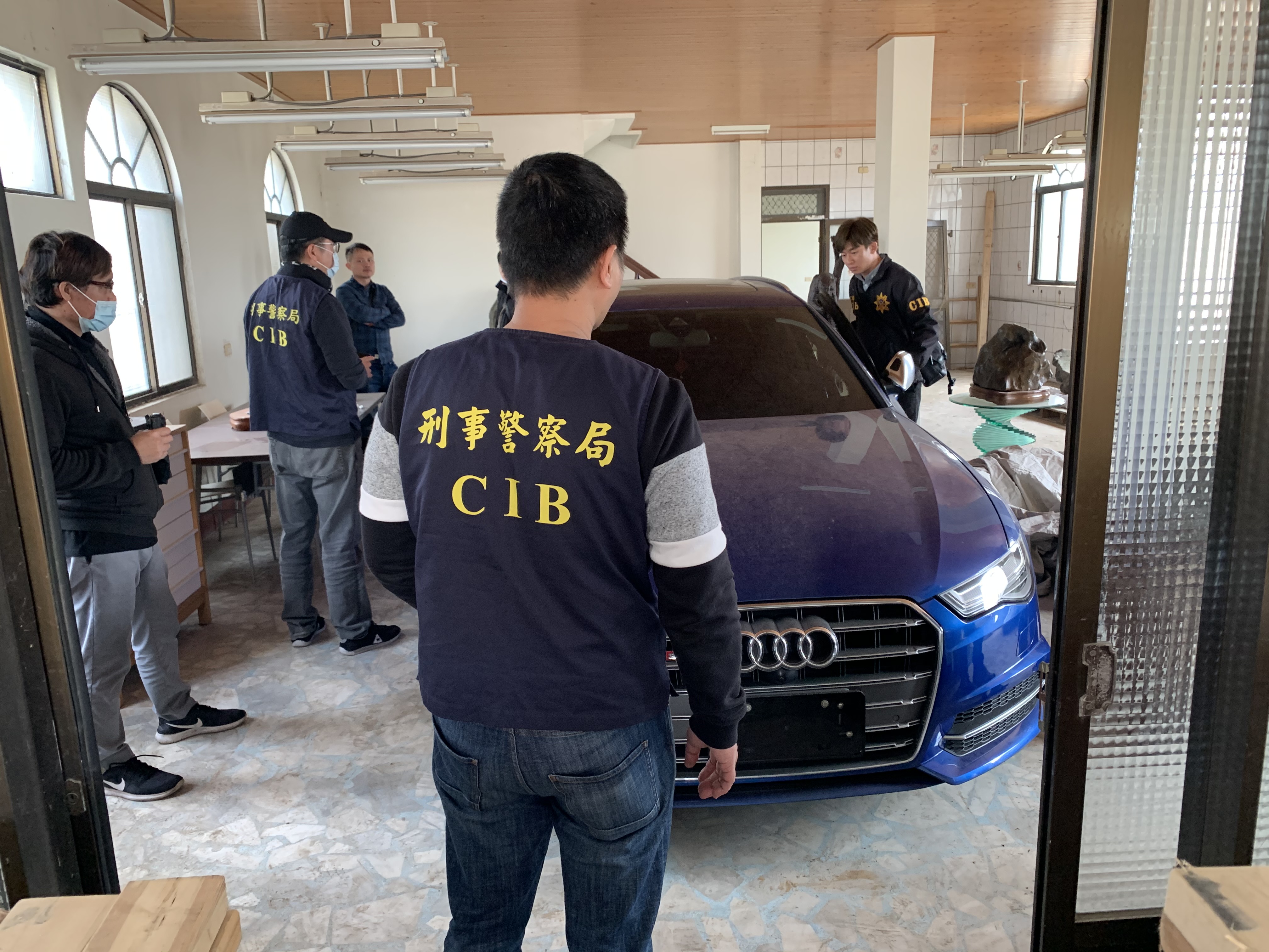 警方查扣奧迪等進口名車。（刑事局提供）